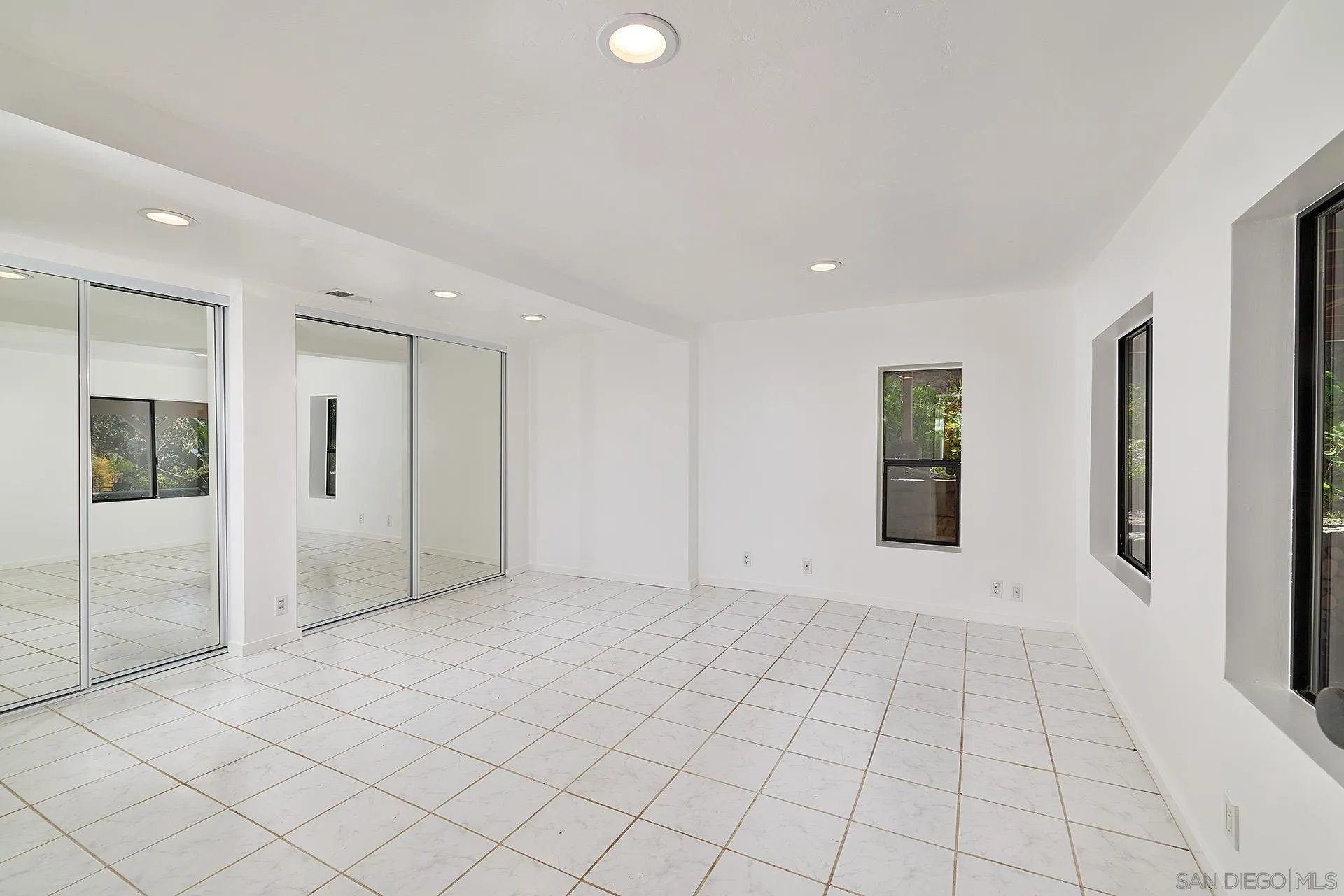 https://cdn.realtyfeed.com/cdn/127/260002062/2087fe257186b5b0219ec62791a03a54.webp