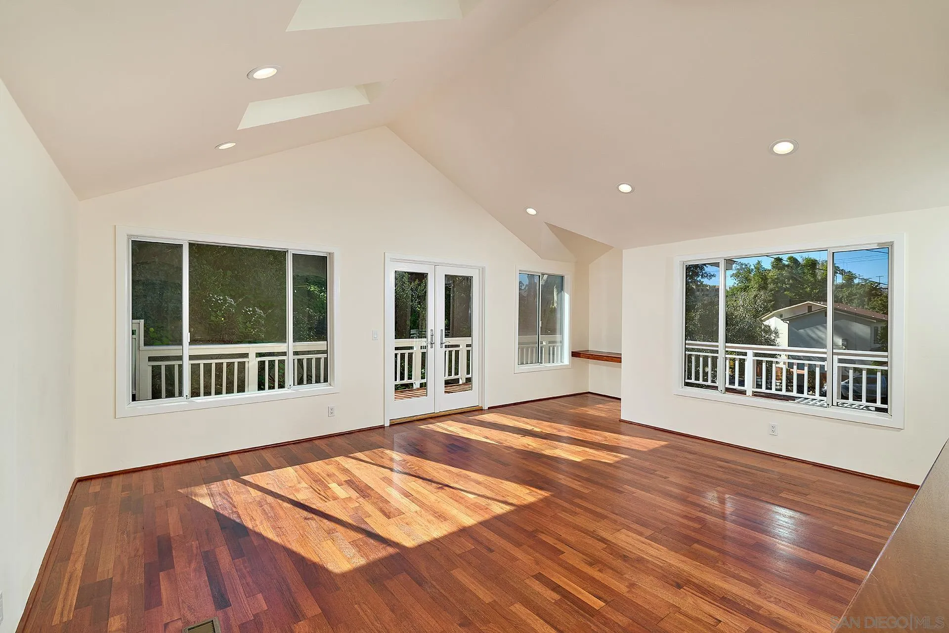 https://cdn.realtyfeed.com/cdn/127/260002062/7f9bf792506828e5d03f3d3b1d541447.webp