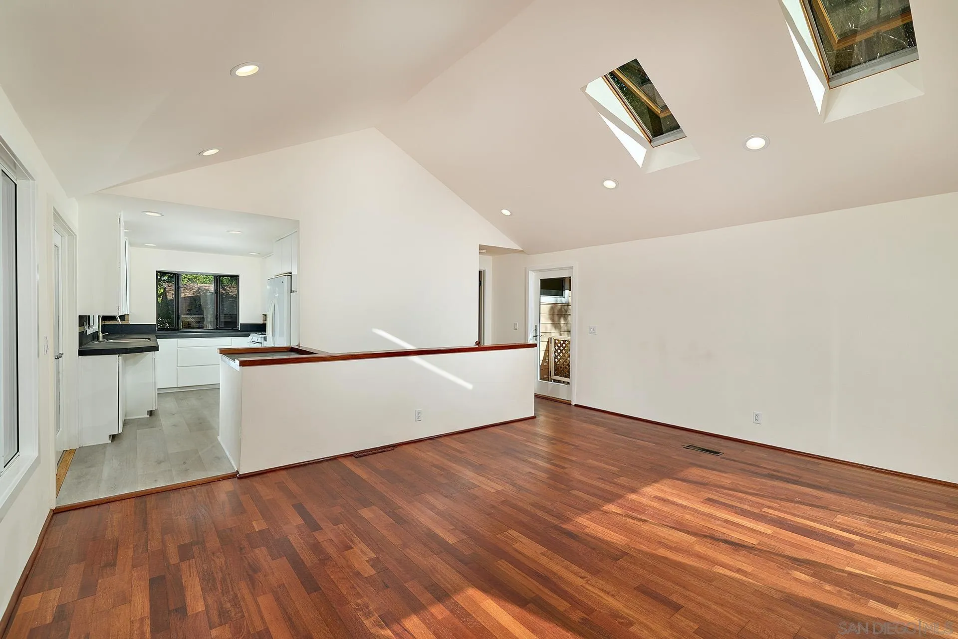 https://cdn.realtyfeed.com/cdn/127/260002062/9668a6d57e35b17e92360e9d7ee0163b.webp