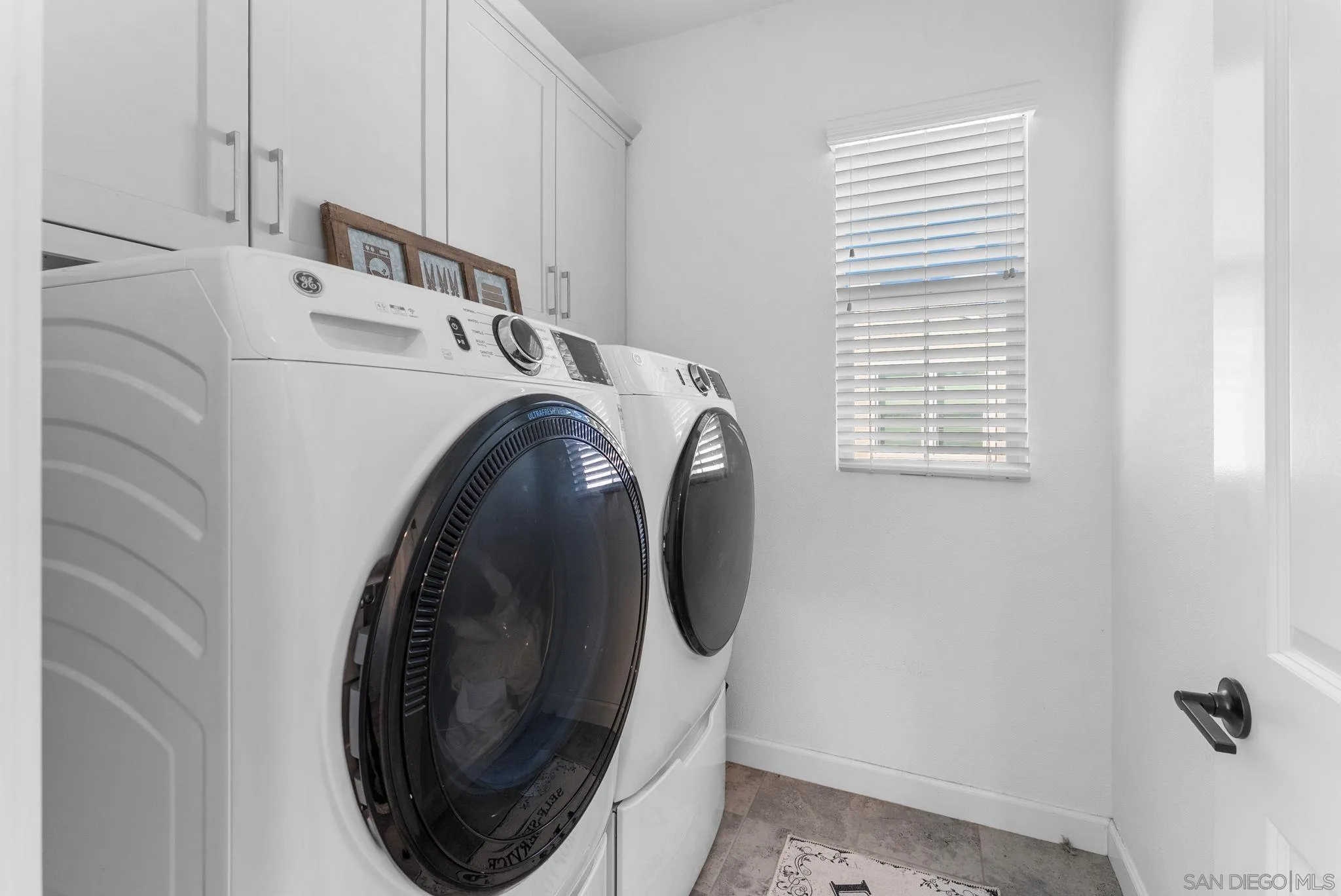 https://cdn.realtyfeed.com/cdn/127/260002065/5f6b75b148f6e7811d84a47465fe315e.webp