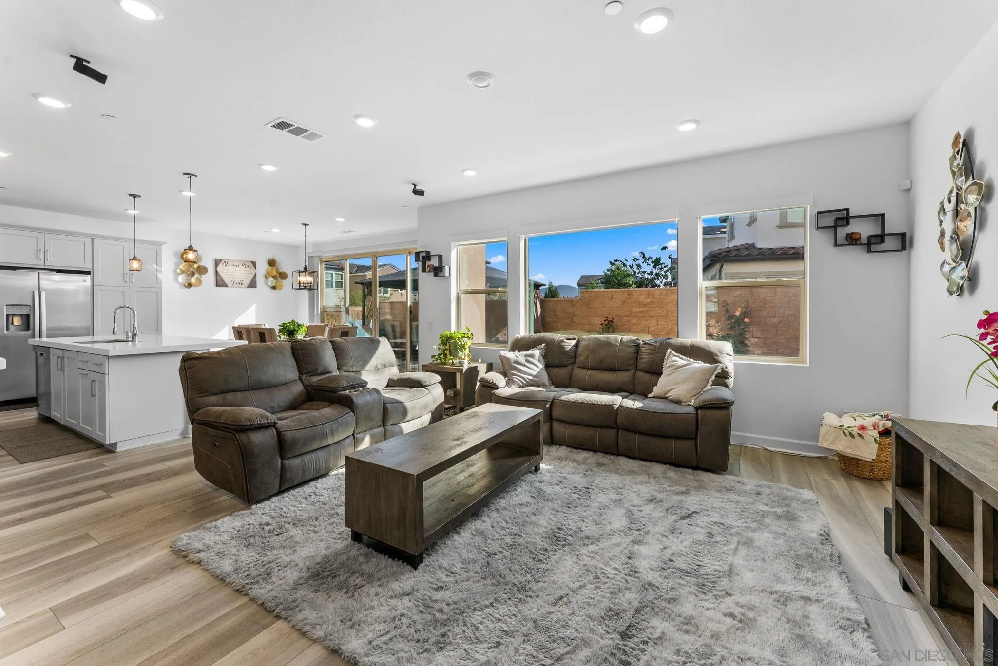 https://cdn.realtyfeed.com/cdn/127/260002065/84799bf2c00200dc957512688ca47a15.webp