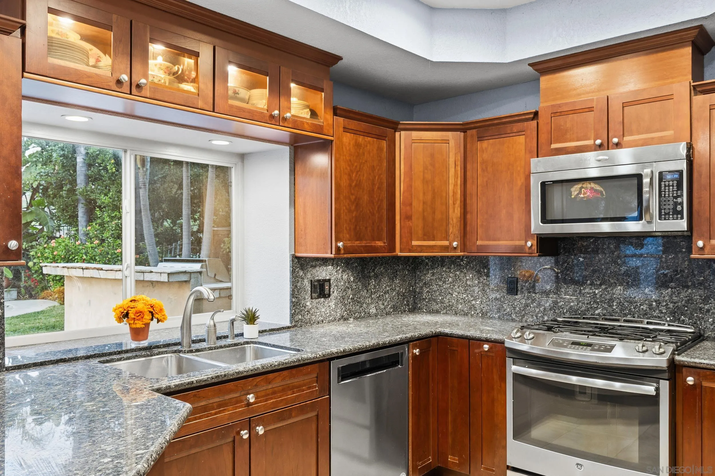 https://cdn.realtyfeed.com/cdn/127/260002074/4ee6d1ea9ad4504bed1db29d97433777.webp