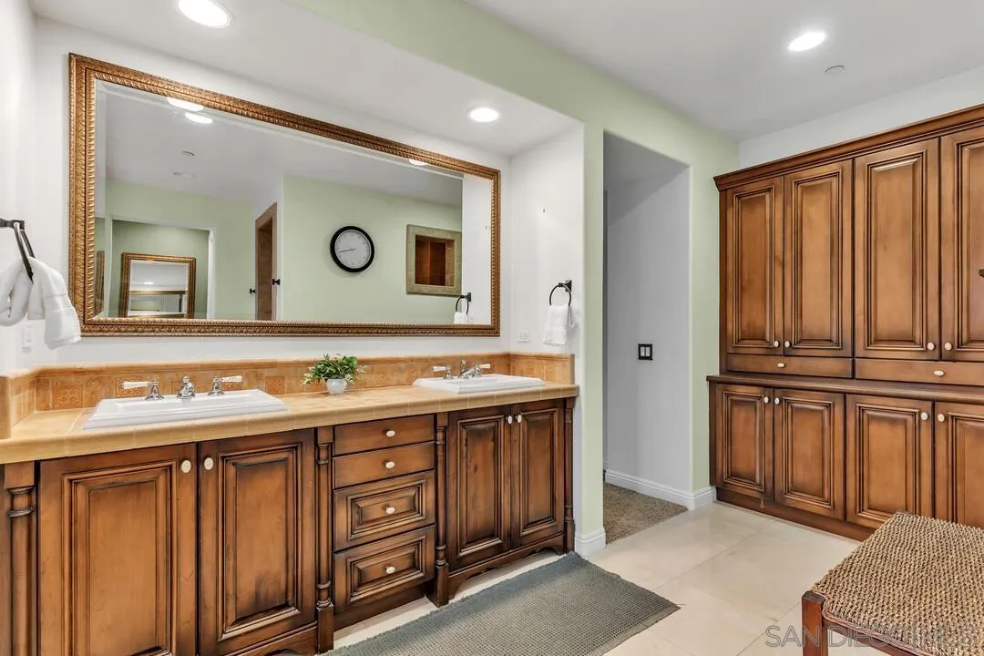 https://cdn.realtyfeed.com/cdn/127/260002077/530ef91e4047622974ae0e951652ba41.webp