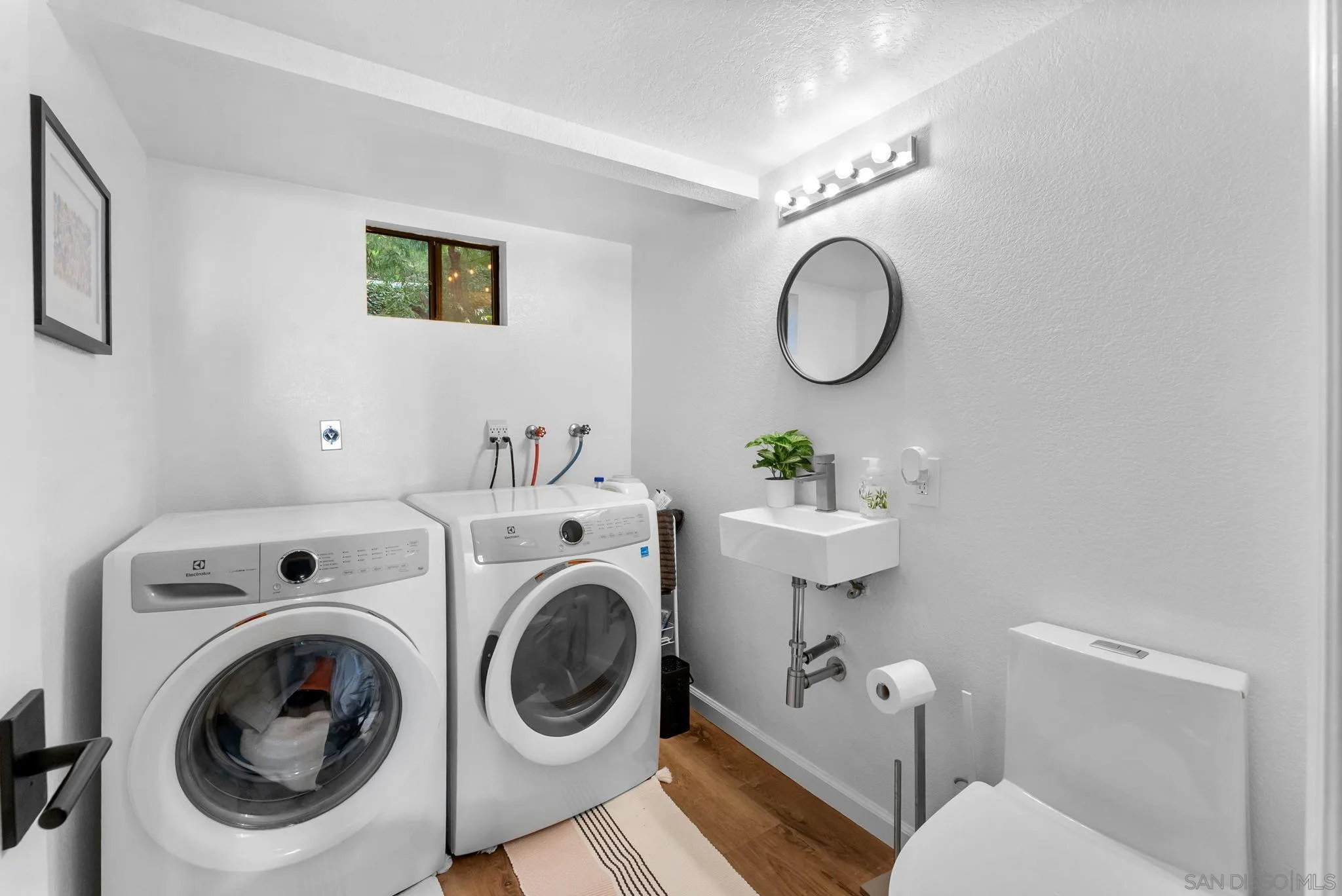 https://cdn.realtyfeed.com/cdn/127/260002084/b8bba3c21db5e21554885c657d7559c0.webp
