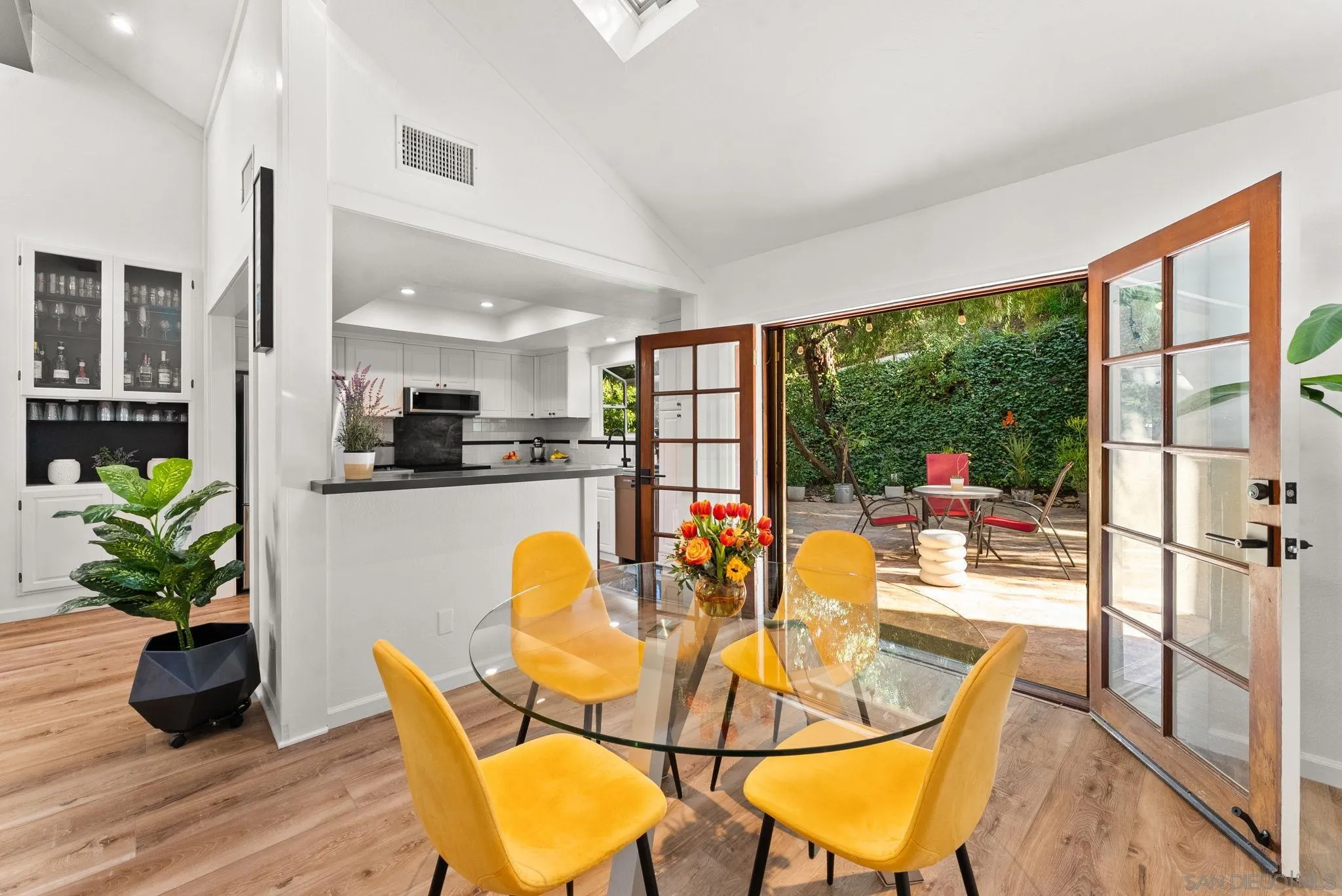 https://cdn.realtyfeed.com/cdn/127/260002084/fe99d8843baf2e983b9708403940a925.webp
