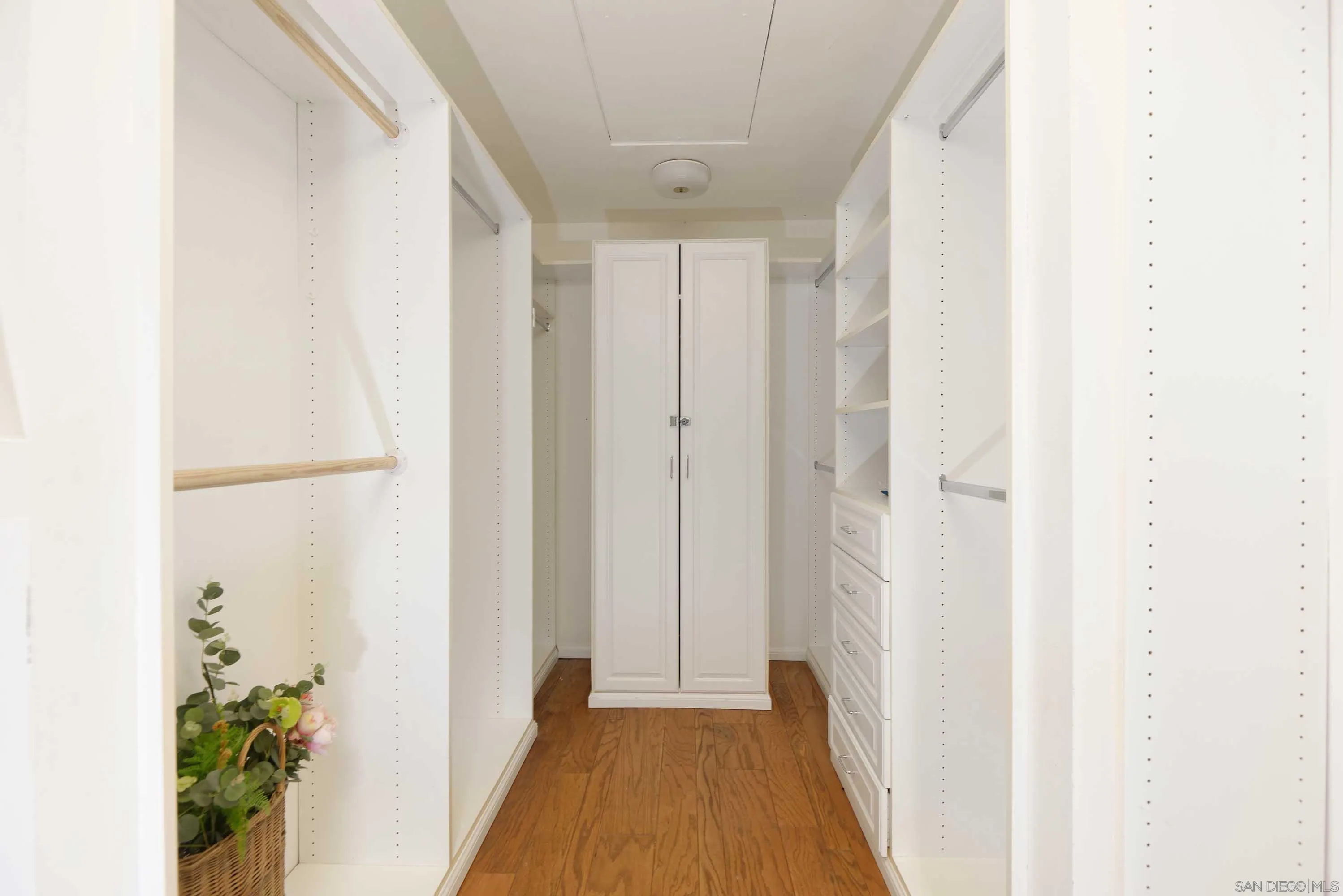 https://cdn.realtyfeed.com/cdn/127/260002086/58c06bad99201cd68005026b9ce35142.webp