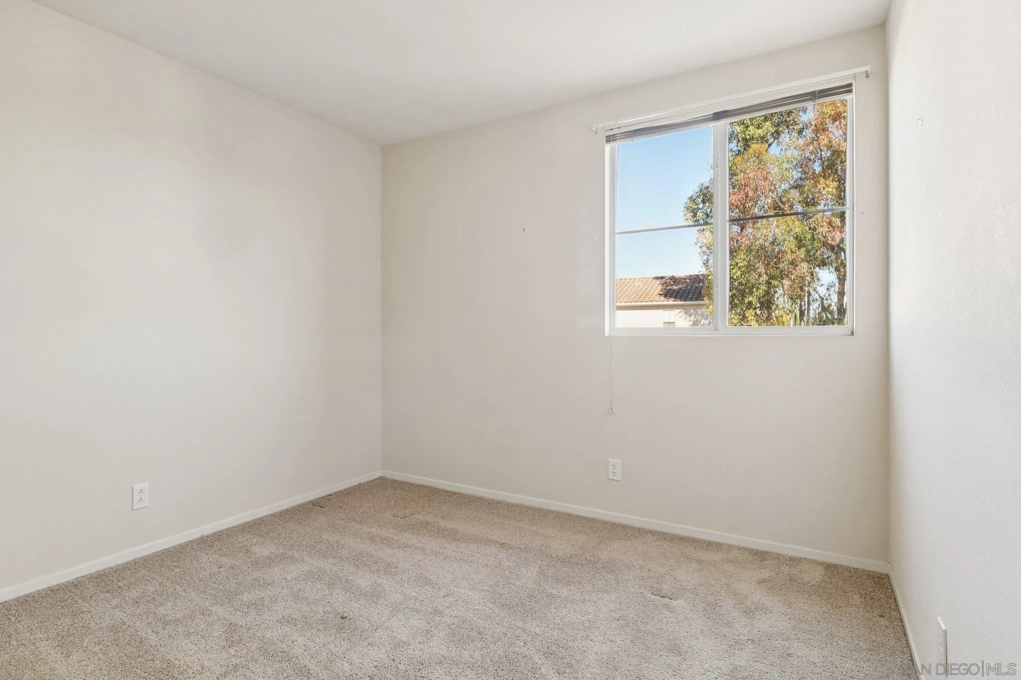 https://cdn.realtyfeed.com/cdn/127/260002092/57dac20353aec148290e51951fd77c1d.webp
