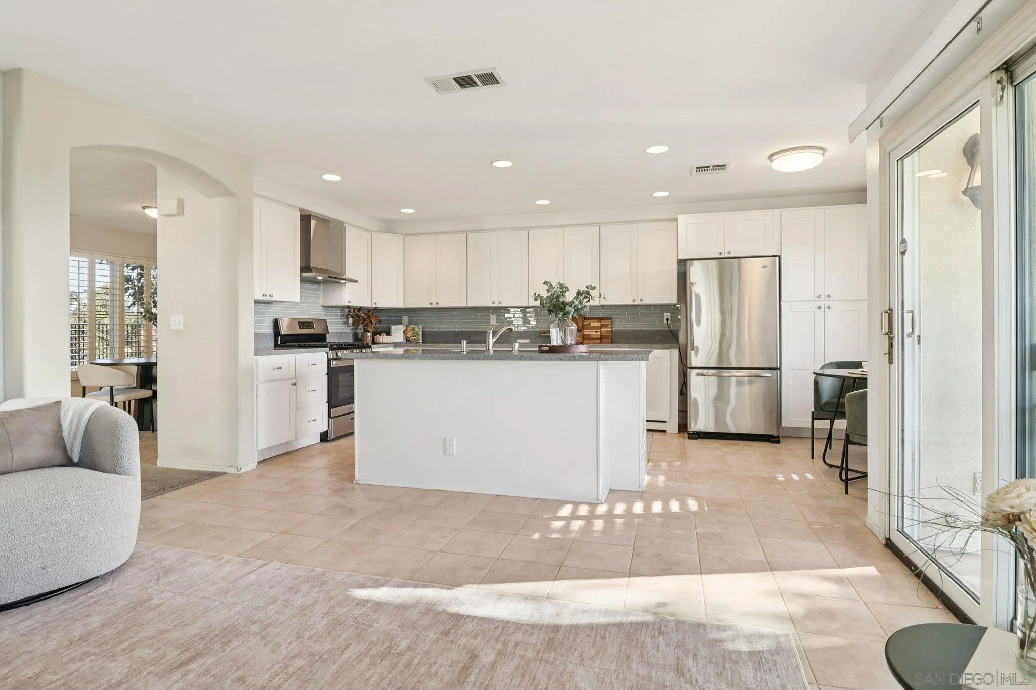 https://cdn.realtyfeed.com/cdn/127/260002092/829ebc1af854f5b9c9c27e89a4f0ce25.webp