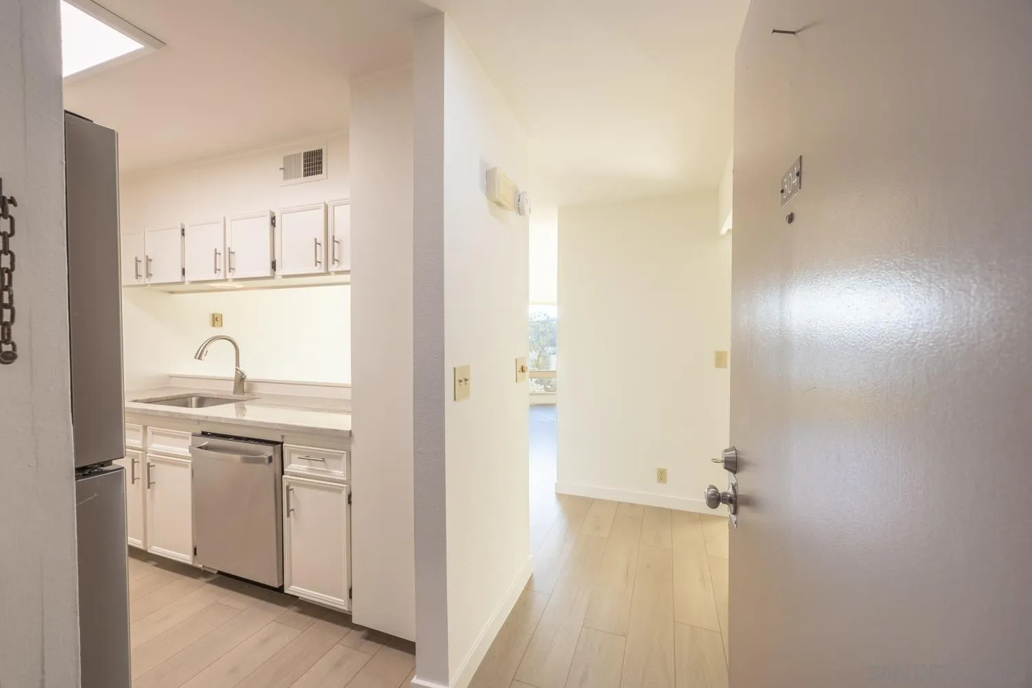 https://cdn.realtyfeed.com/cdn/127/260002095/303271bf38c152eb2f5247503051abfa.webp