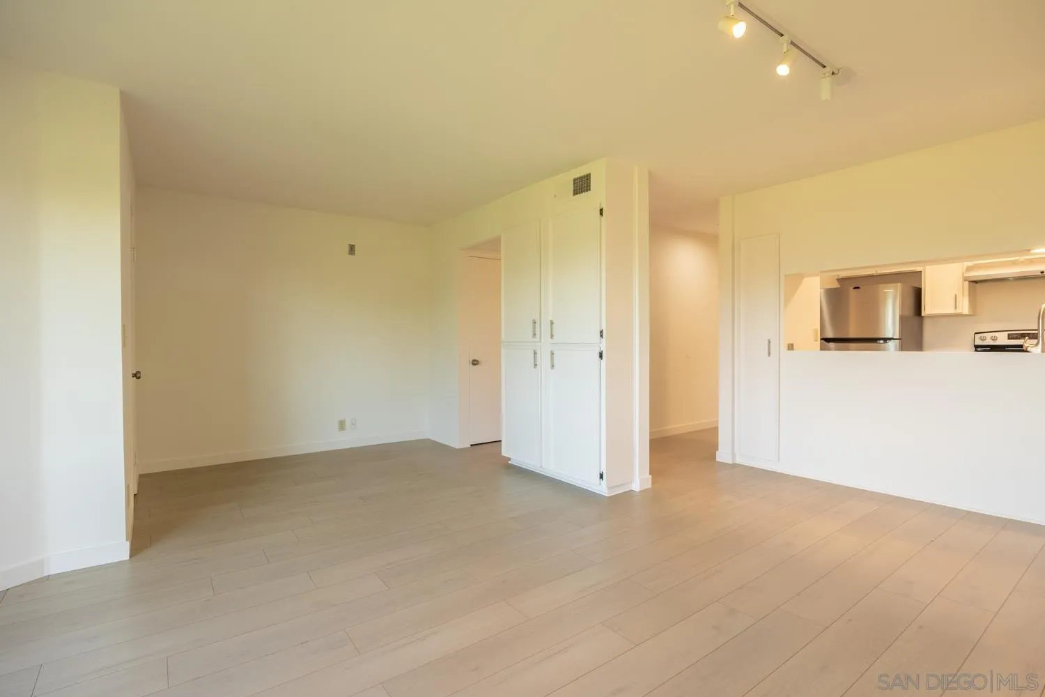 https://cdn.realtyfeed.com/cdn/127/260002095/49b0e3342558dbcd8b46e5172905eee0.webp