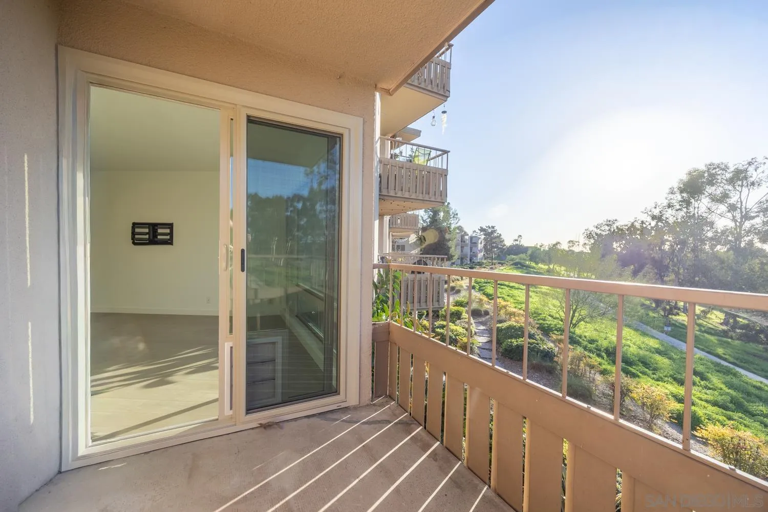 https://cdn.realtyfeed.com/cdn/127/260002095/4cfa238978619f7d1e494ed66c799f47.webp