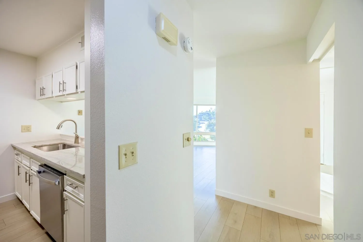 https://cdn.realtyfeed.com/cdn/127/260002095/4d9310261ccab3bd121257944efbc20e.webp