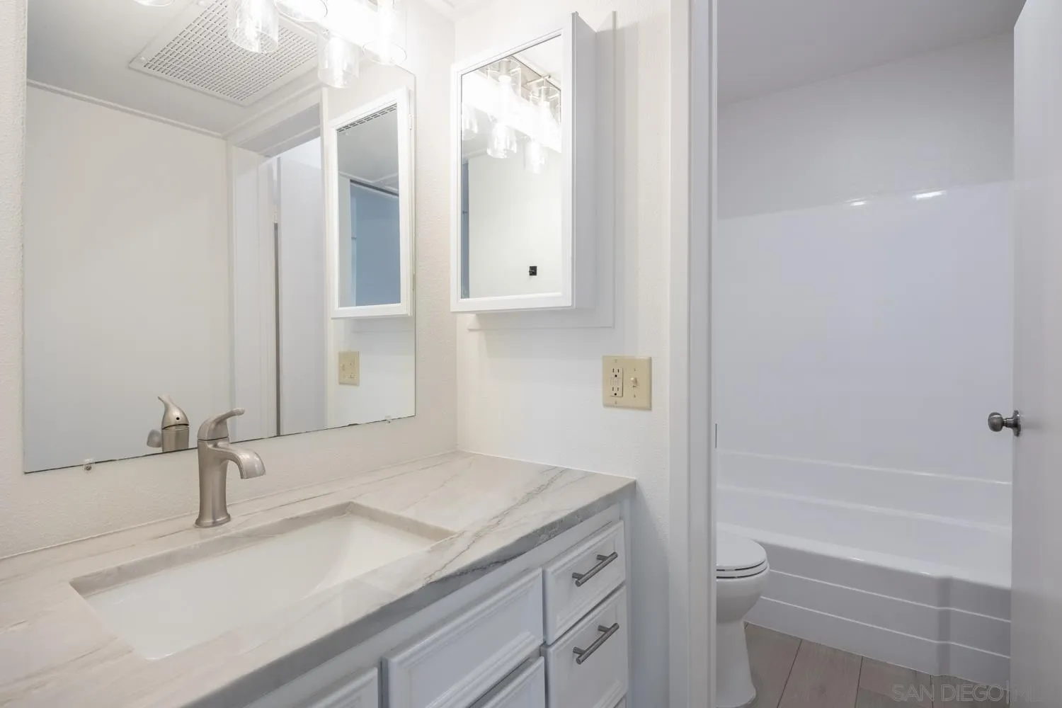 https://cdn.realtyfeed.com/cdn/127/260002095/57735abe4d370cee20686935e165e641.webp