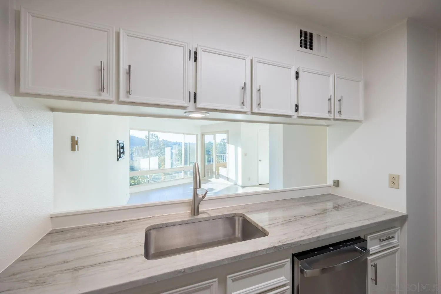 https://cdn.realtyfeed.com/cdn/127/260002095/e099668a40b0ab514e0ea9921c820764.webp