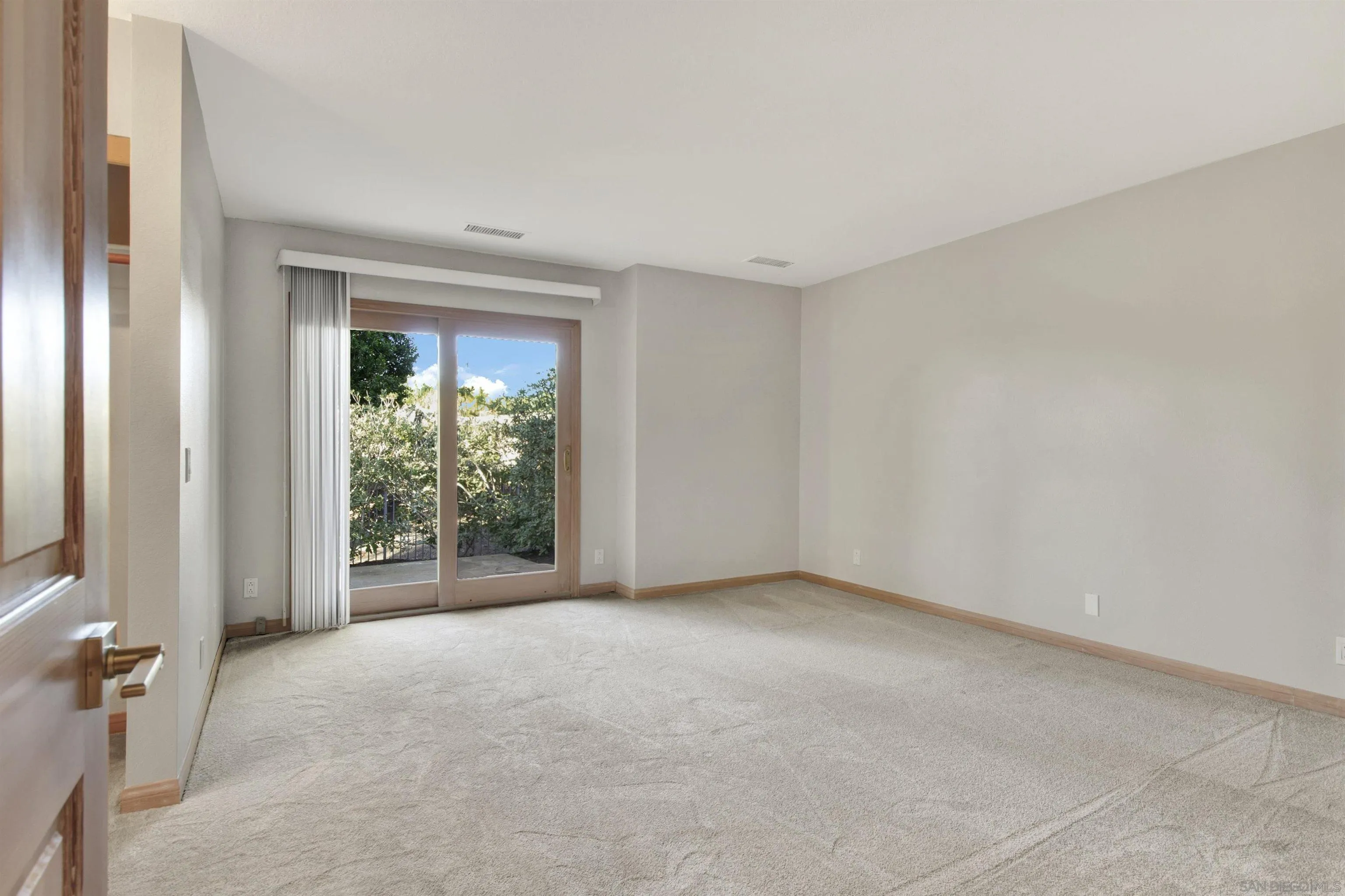 https://cdn.realtyfeed.com/cdn/127/260002099/8b0ab117534f861b275318ff31d45d6e.webp