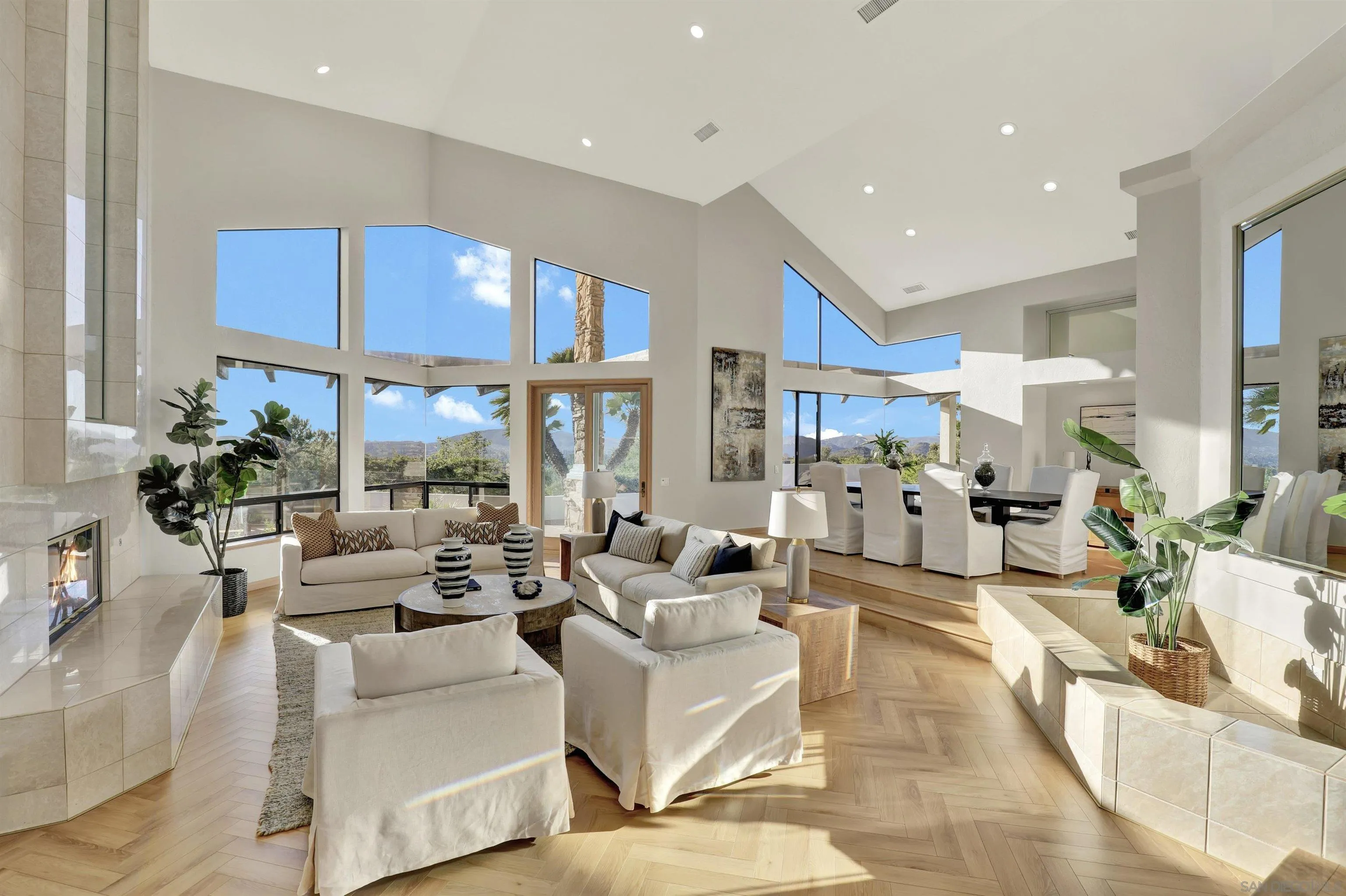 https://cdn.realtyfeed.com/cdn/127/260002099/8d94dc204fb95db0e6b9c7949381c695.webp