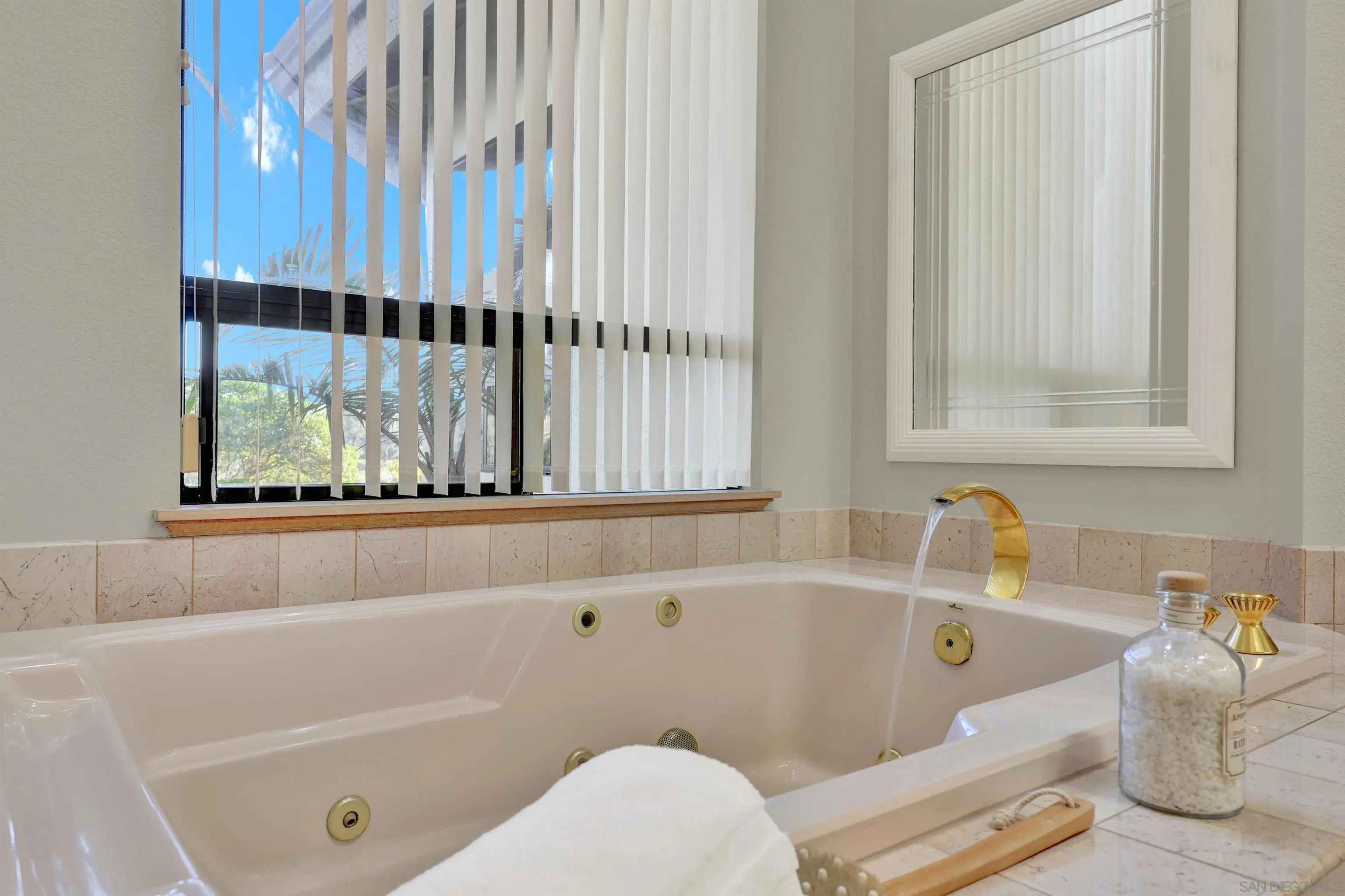 https://cdn.realtyfeed.com/cdn/127/260002099/c20fde633e6102fe48096541a02d30a3.webp