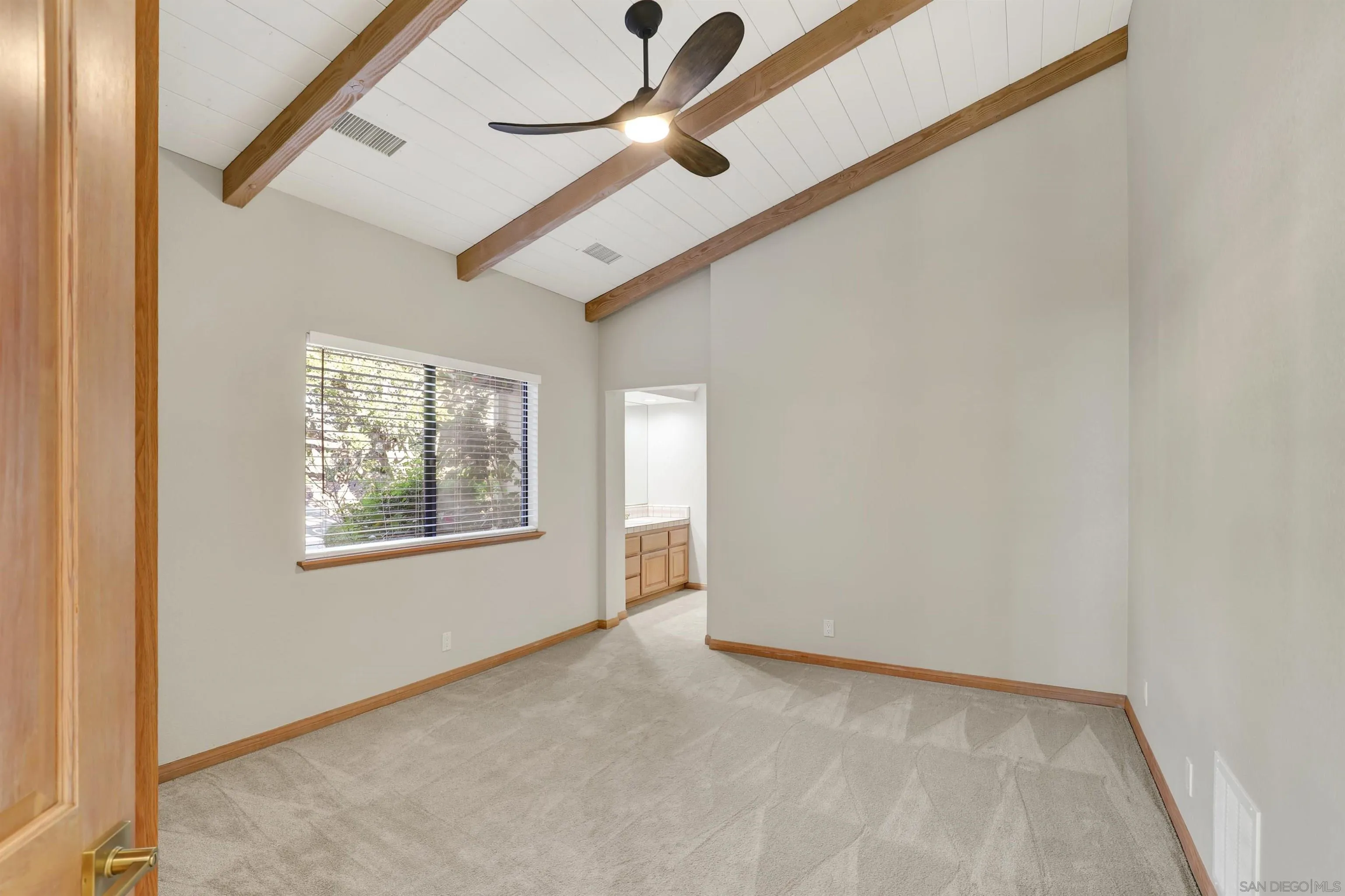 https://cdn.realtyfeed.com/cdn/127/260002099/e81f38019a04a163aa7fea549308854a.webp