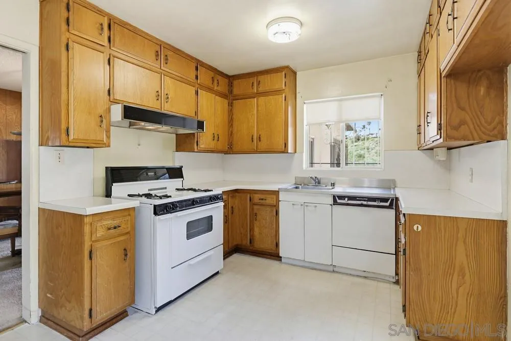 https://cdn.realtyfeed.com/cdn/127/260002100/f9a18613c8b1c5078c10f7e927fe5c61.webp