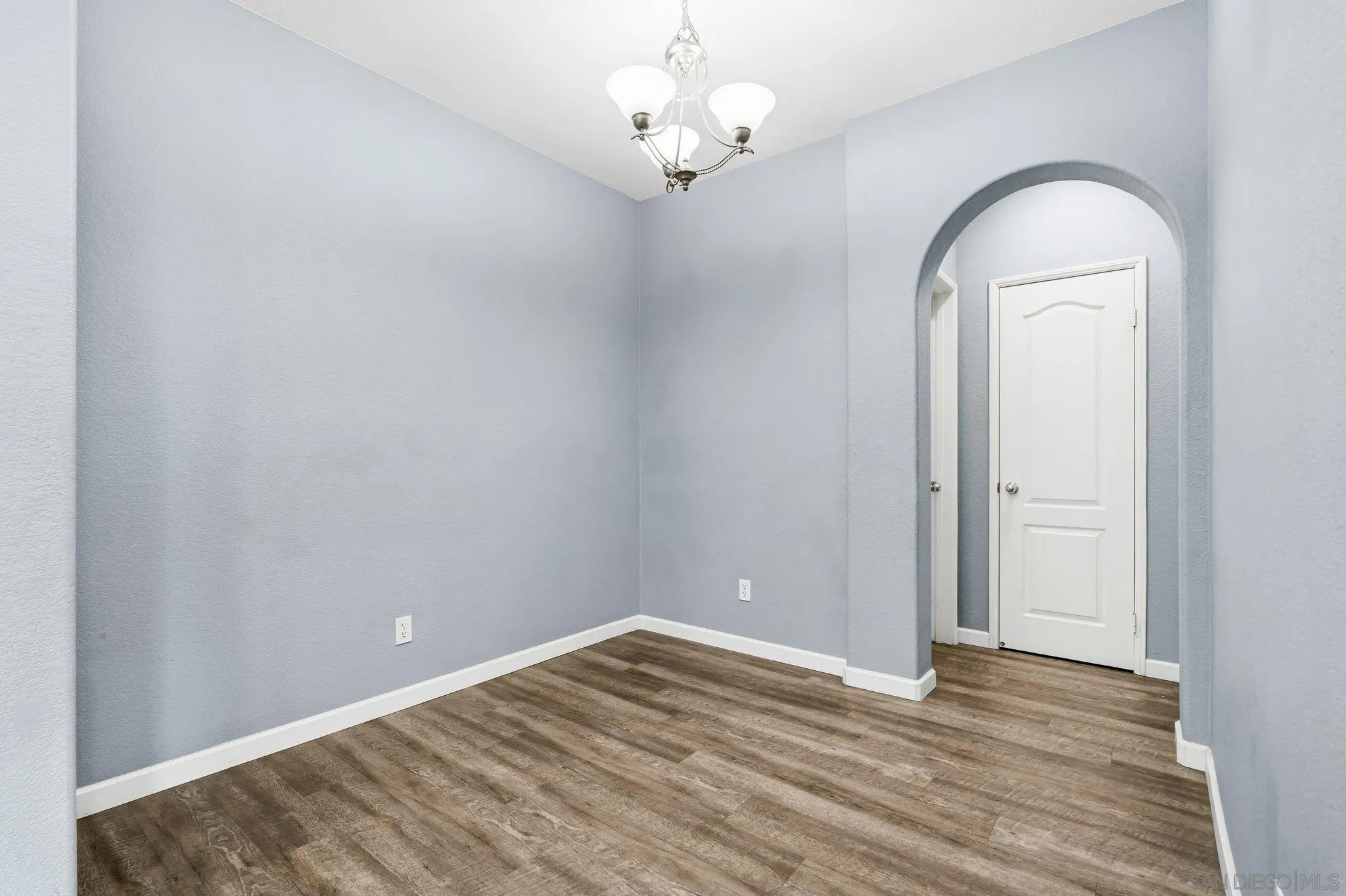 https://cdn.realtyfeed.com/cdn/127/260002102/203d373e2b10c4faf5b8660ef8918ed1.webp