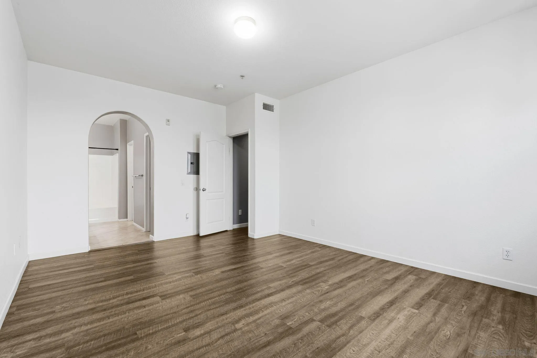 Photo #33: 260002102 Listing: Photo #33