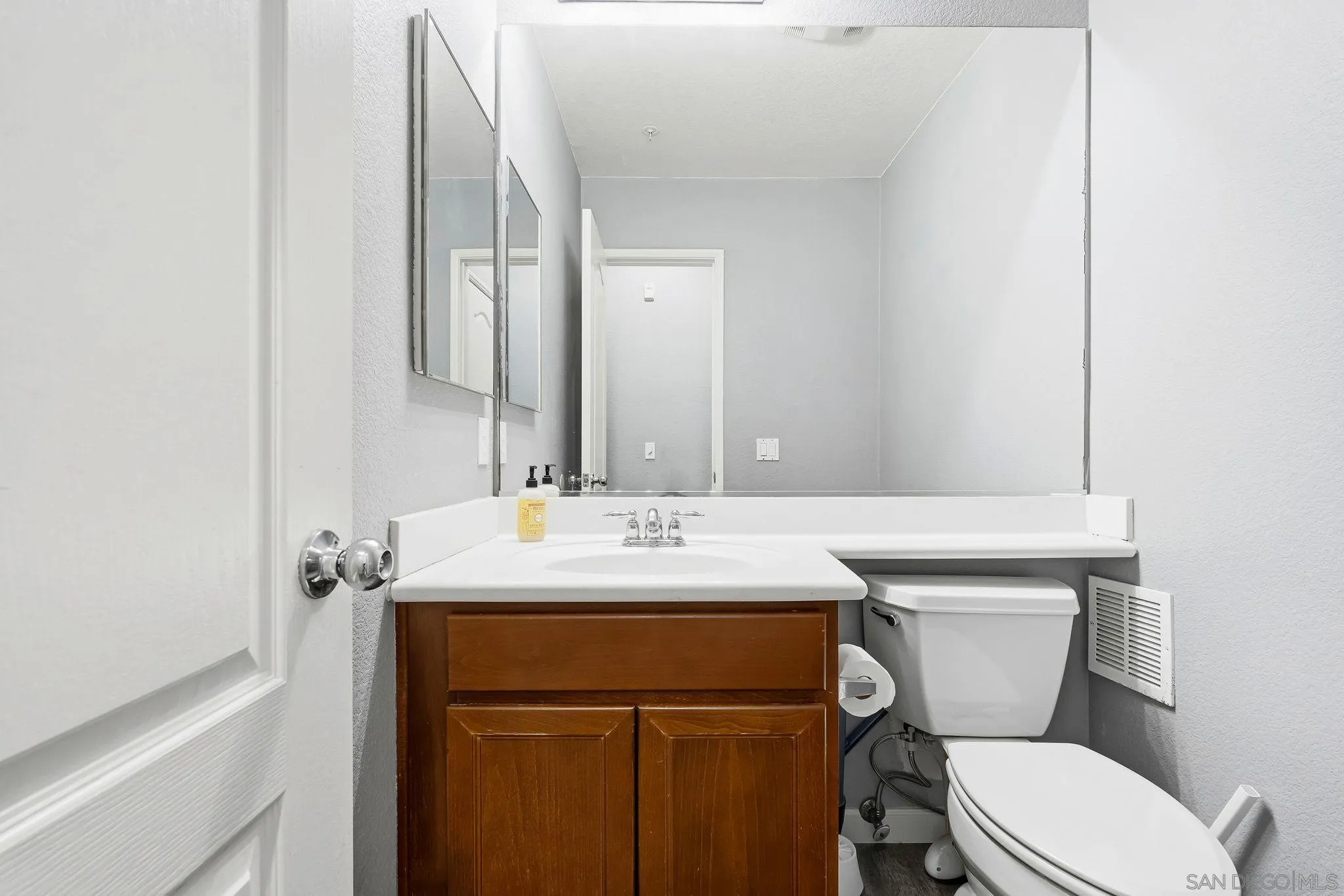 https://cdn.realtyfeed.com/cdn/127/260002102/7b79be6020926255c32481222db7196e.webp