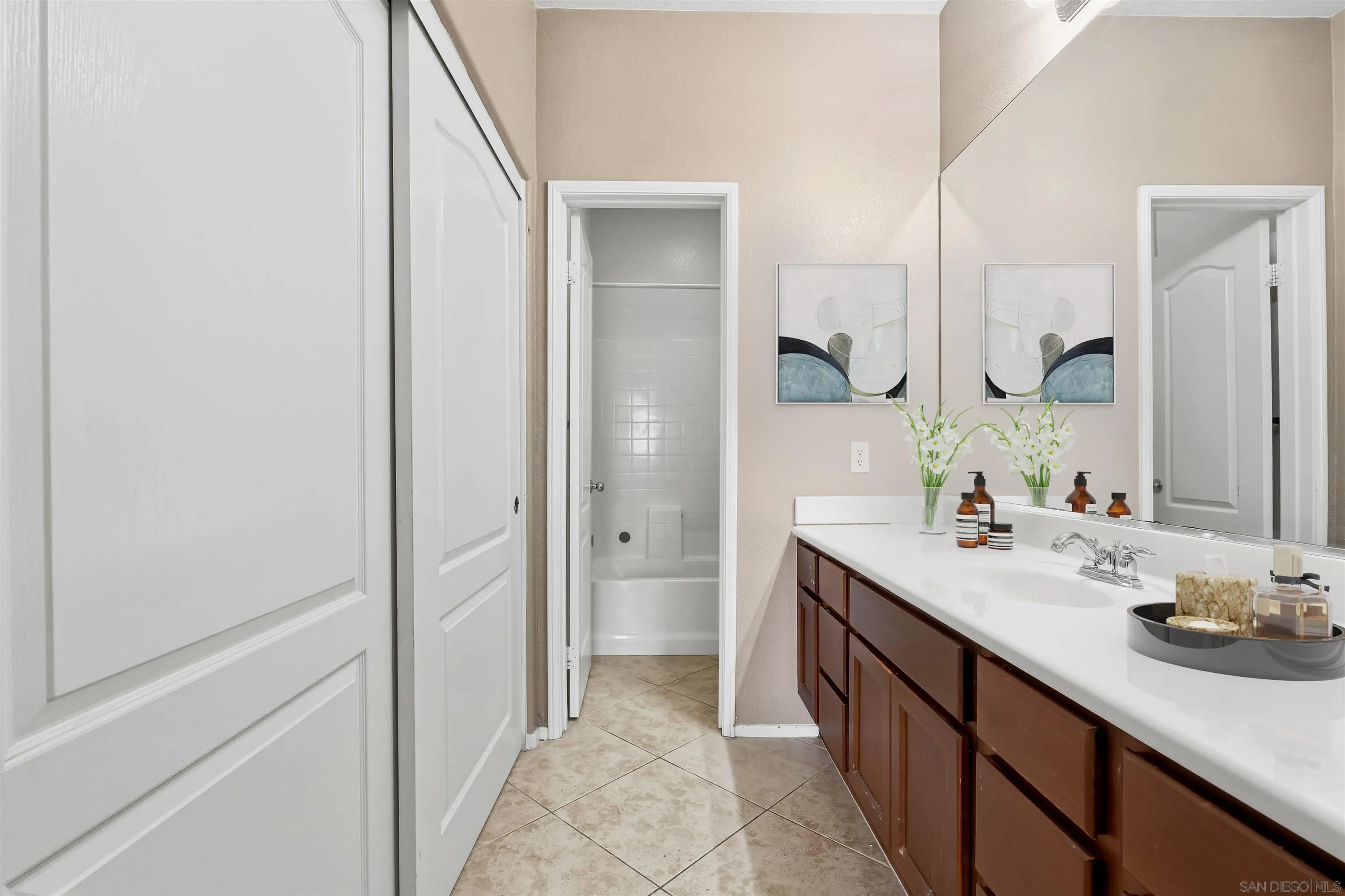 Photo #8: 260002102 Listing: Photo #8