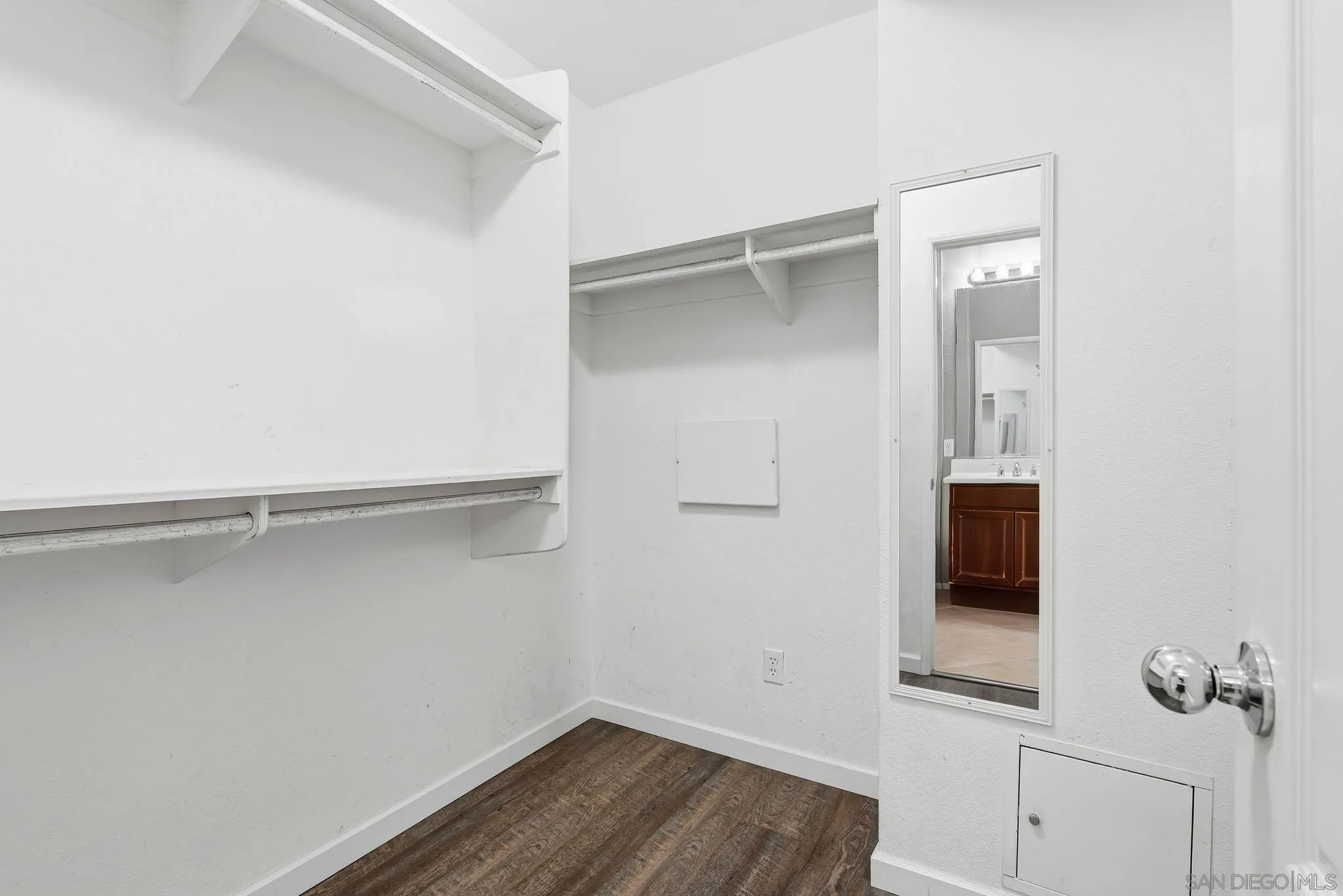 https://cdn.realtyfeed.com/cdn/127/260002102/f83b896b10948f395e1941b1014b6590.webp