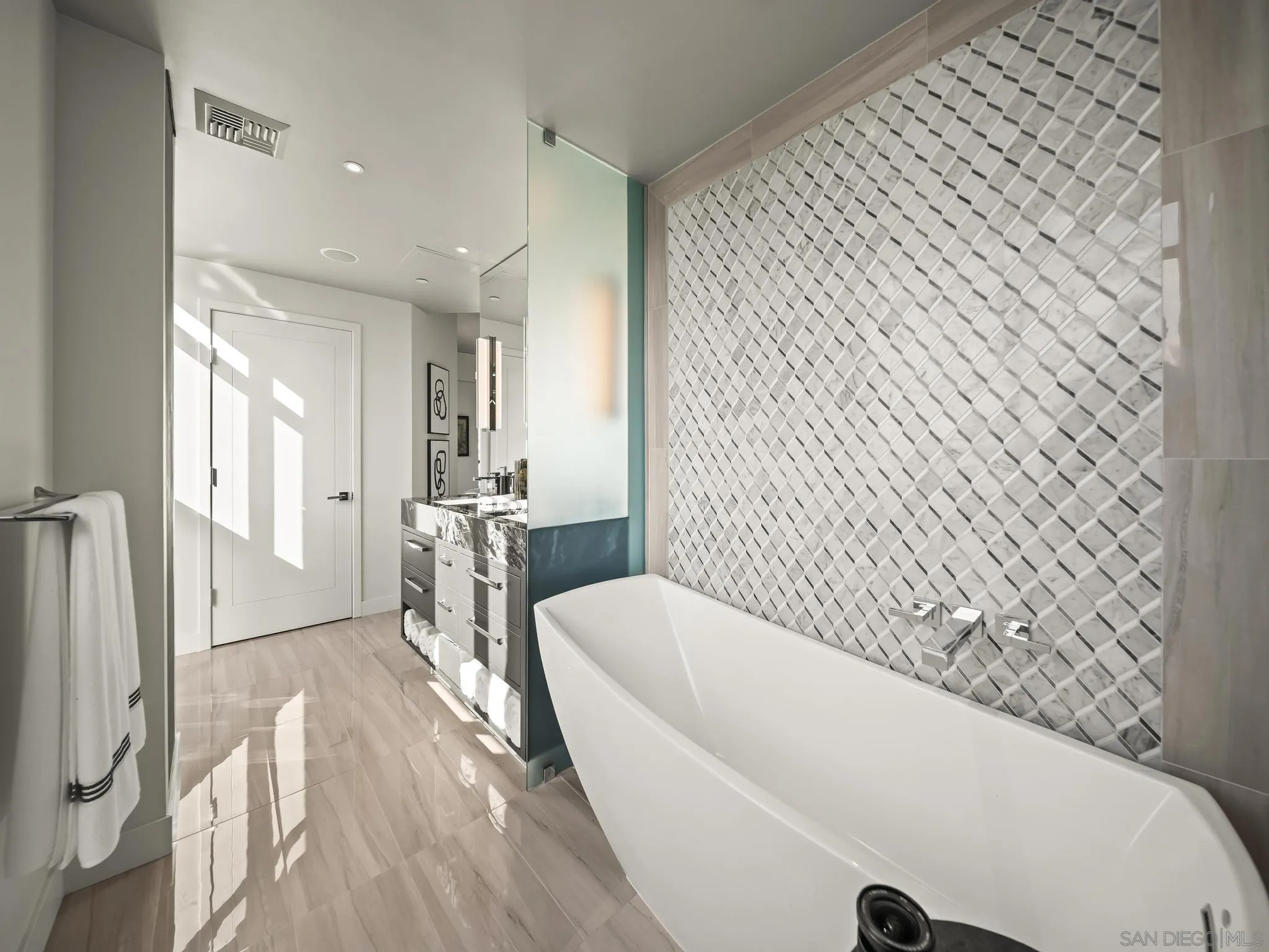 Photo #24: 260002103 Listing: Photo #24