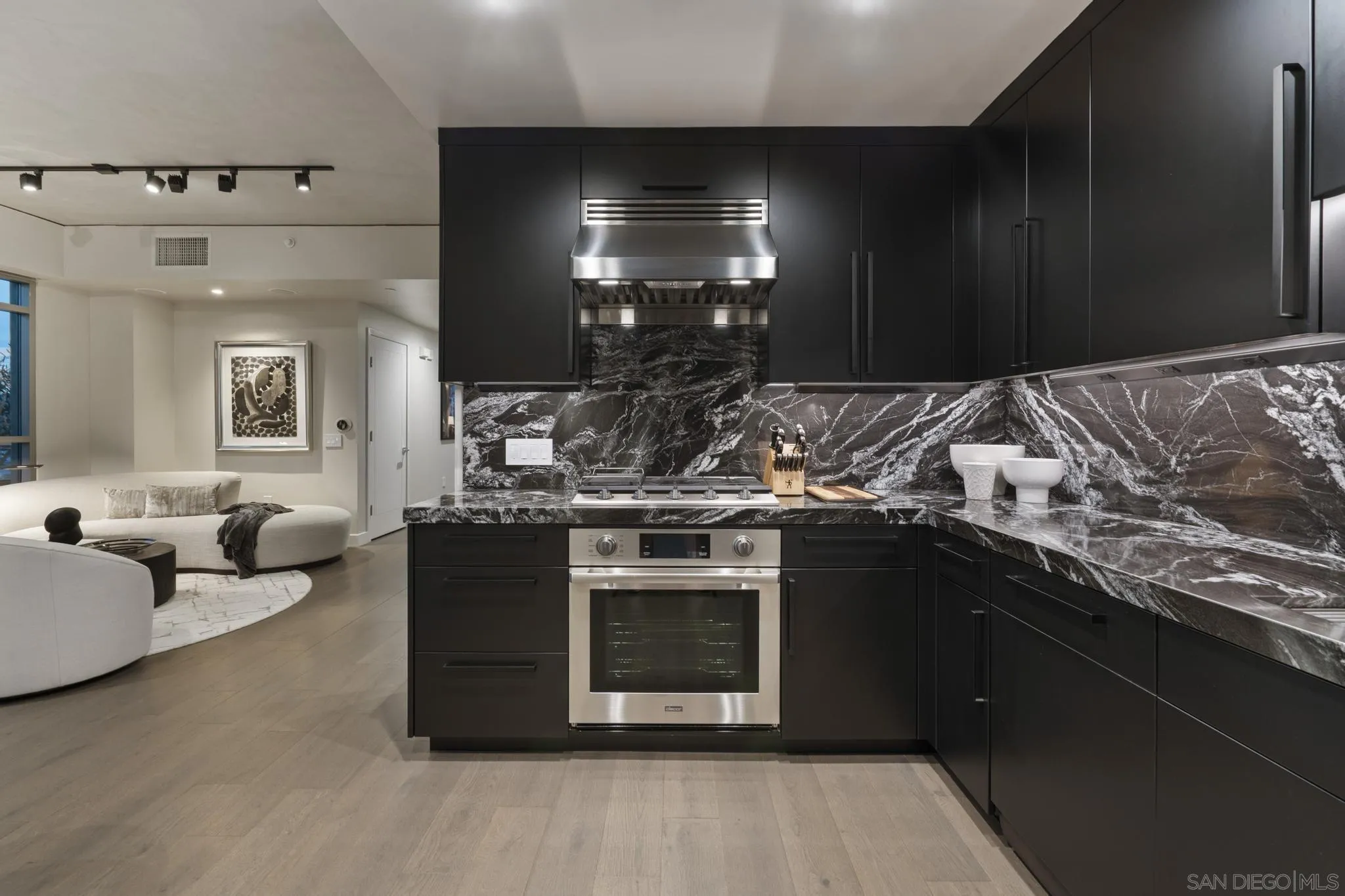 Photo #9: 260002103 Listing: Photo #9