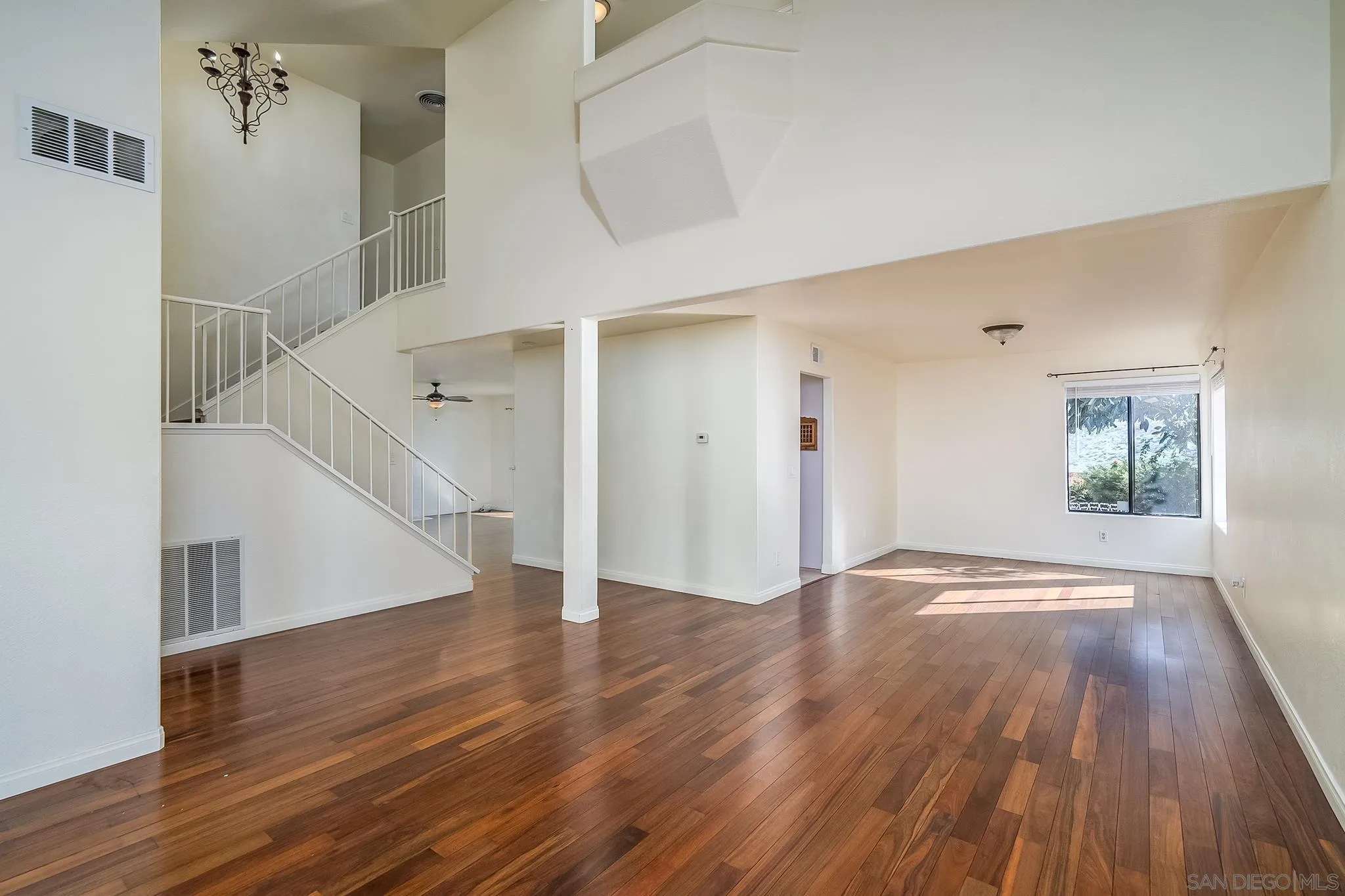 https://cdn.realtyfeed.com/cdn/127/260002104/86617a7fa8aa7101f88407c72deb7b80.webp