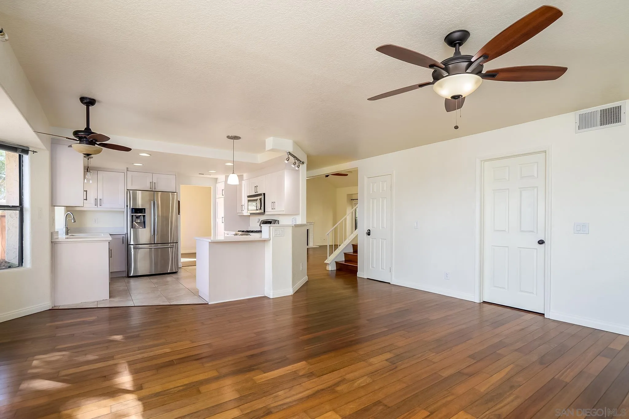 https://cdn.realtyfeed.com/cdn/127/260002104/9a5ef4c1e3769689370b3342c8b6b220.webp