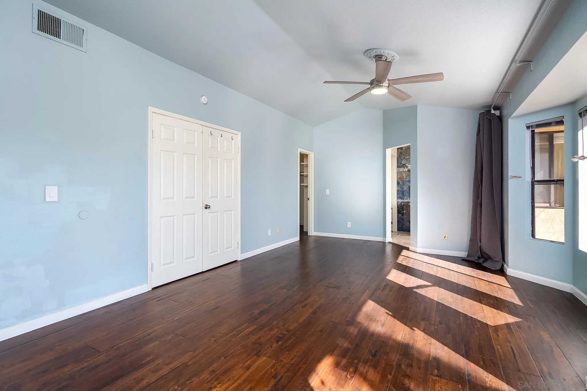 https://cdn.realtyfeed.com/cdn/127/260002104/c7306783ed61d67ad9a23f178afc2535.webp