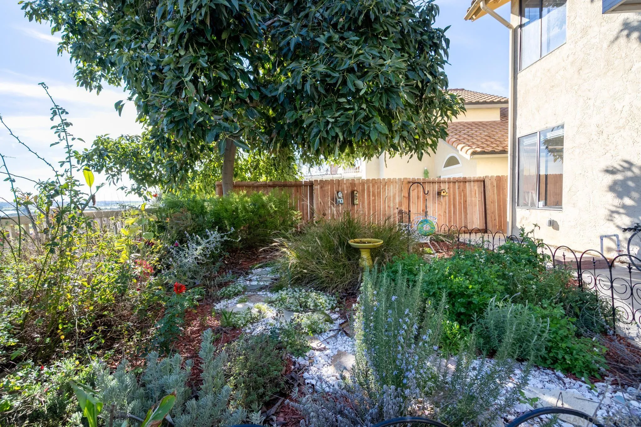 https://cdn.realtyfeed.com/cdn/127/260002104/ccc20a30694fd9e7042403183aa62857.webp