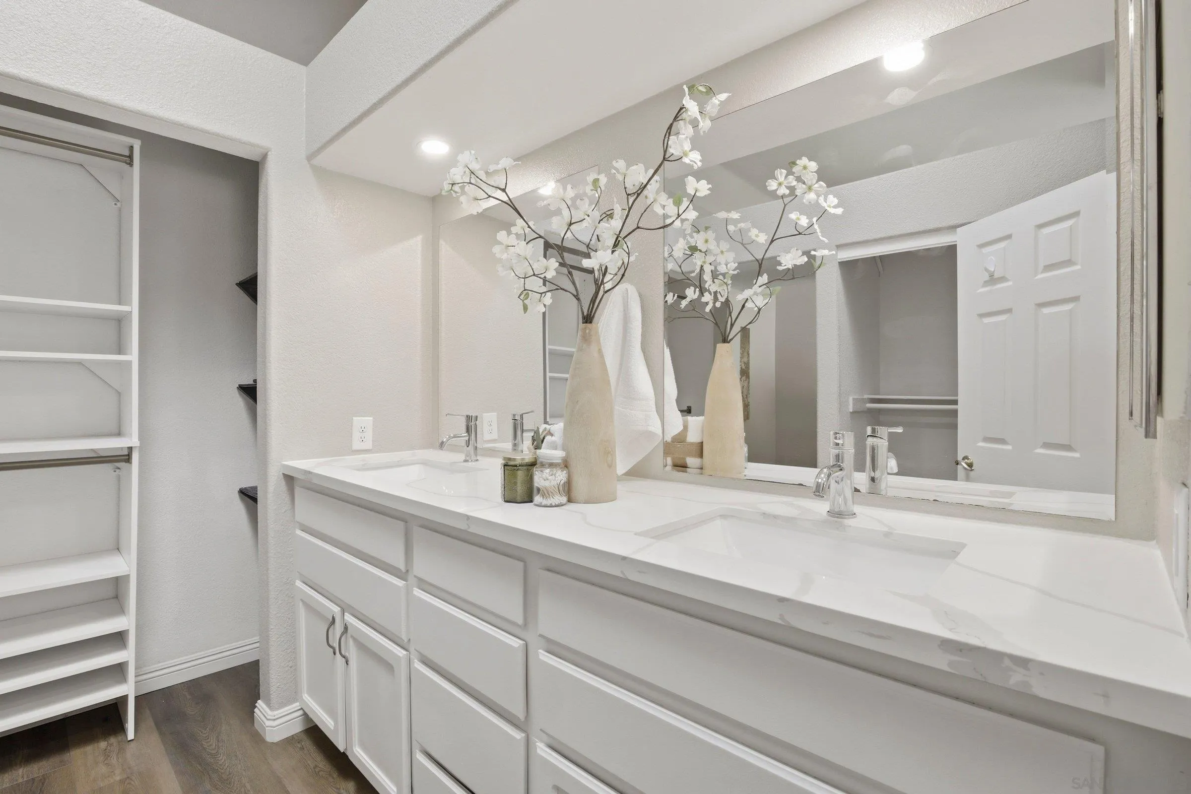 https://cdn.realtyfeed.com/cdn/127/260002108/4f224bf1d1f469976d41c871959c16fd.webp