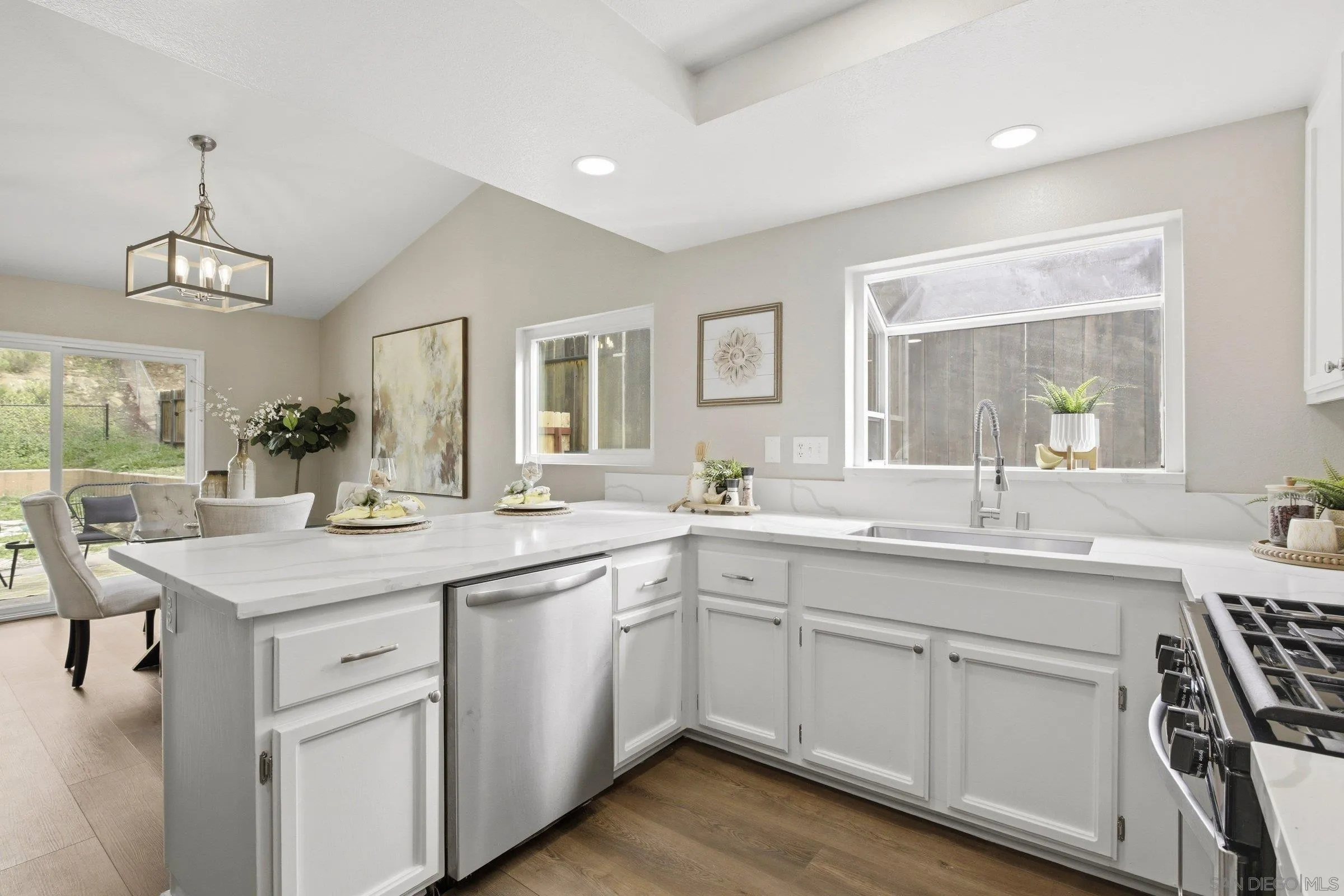 https://cdn.realtyfeed.com/cdn/127/260002108/66cf95ce4930549e2482f8d43b026b98.webp