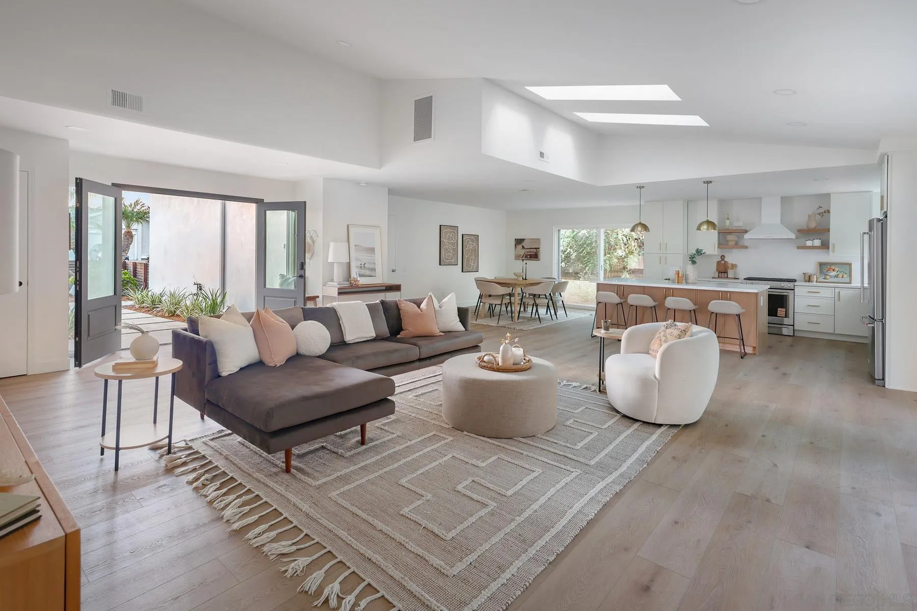 https://cdn.realtyfeed.com/cdn/127/260002109/61aecab871b78ab42d7173105de13964.webp