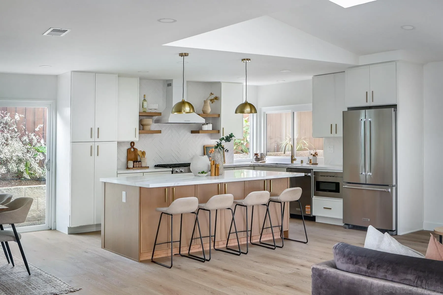 https://cdn.realtyfeed.com/cdn/127/260002109/eac96c599195559569a99712283b4da4.webp