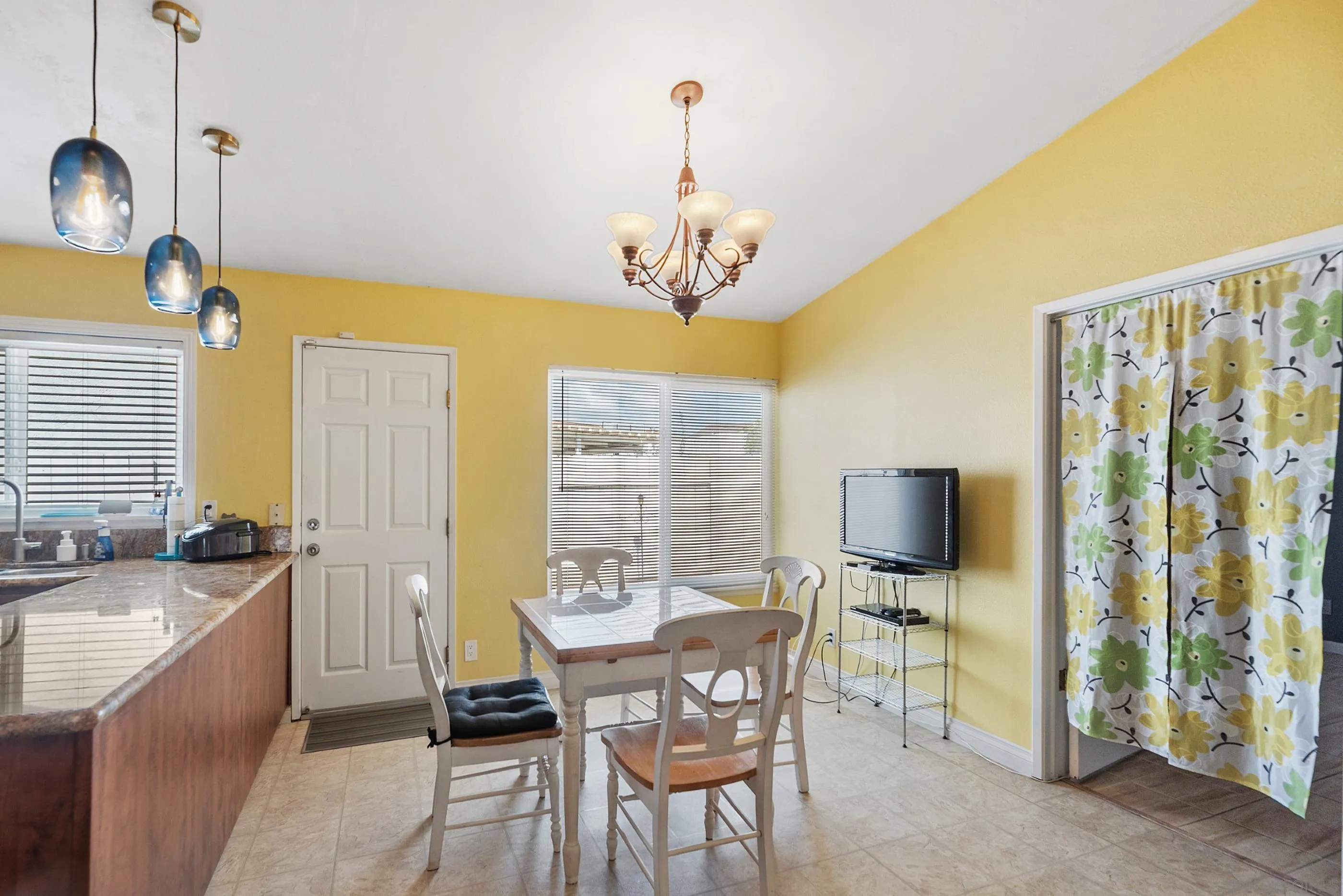 https://cdn.realtyfeed.com/cdn/127/260002111/f130b0e74f0dd11a96182bf97f5bd096.webp