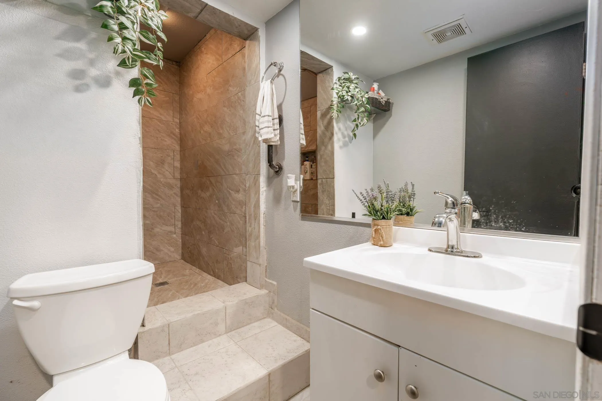 https://cdn.realtyfeed.com/cdn/127/260002117/be472963c769125776f4587ed631deef.webp