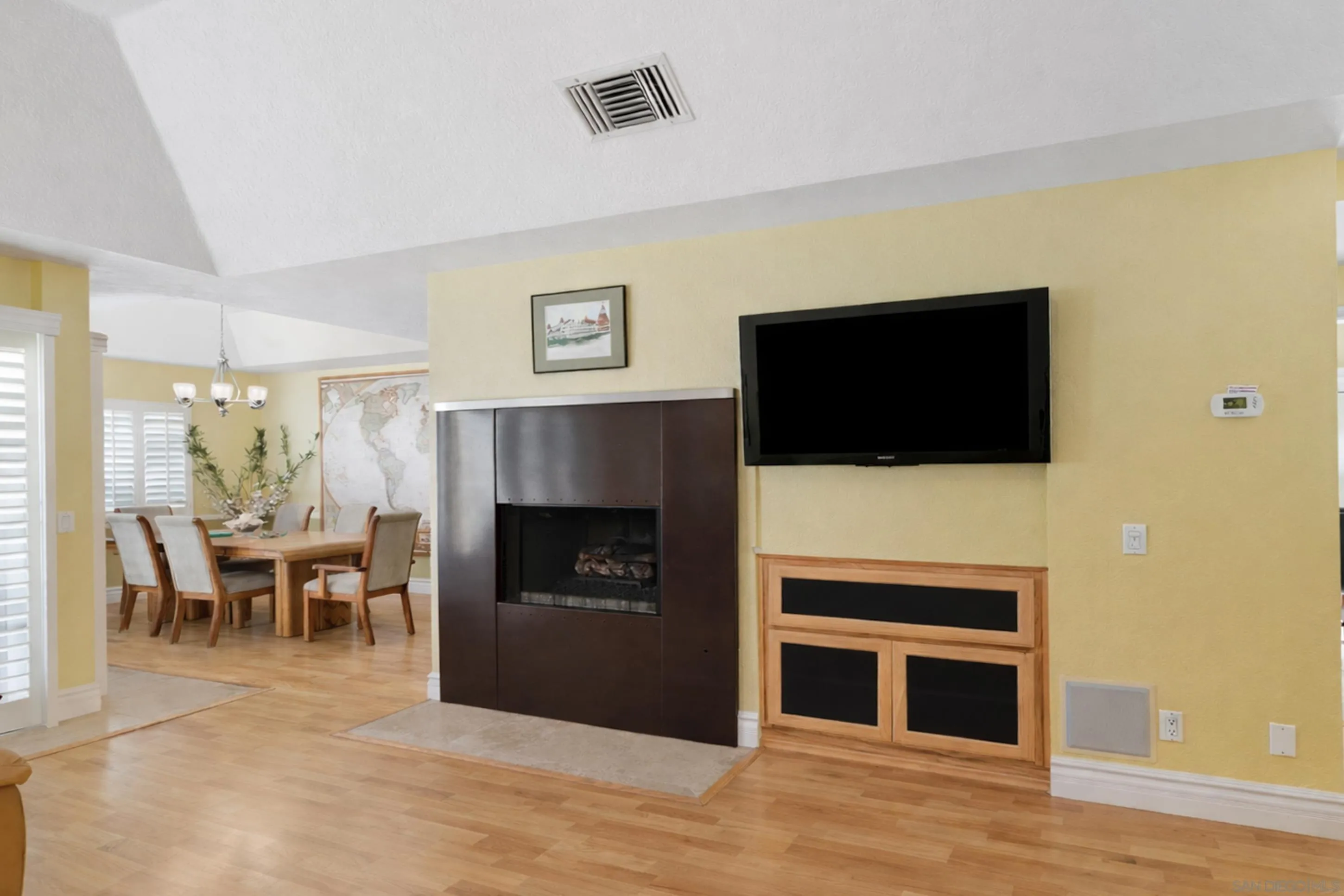 https://cdn.realtyfeed.com/cdn/127/260002118/0b8bb18fd54a4e7e530f675f53681b13.webp