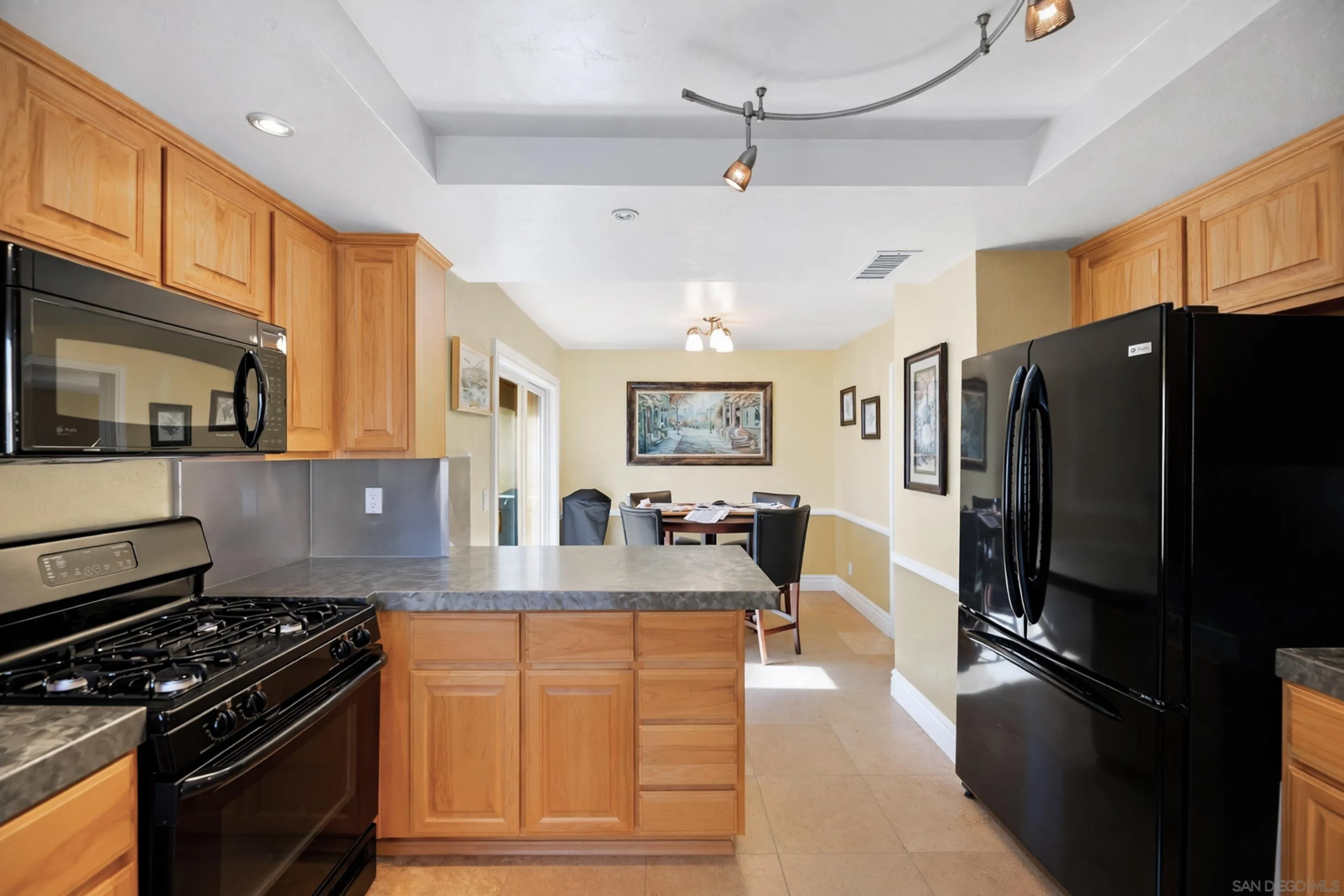 https://cdn.realtyfeed.com/cdn/127/260002118/1056f63eef7a2bd9553f43706a85d741.webp