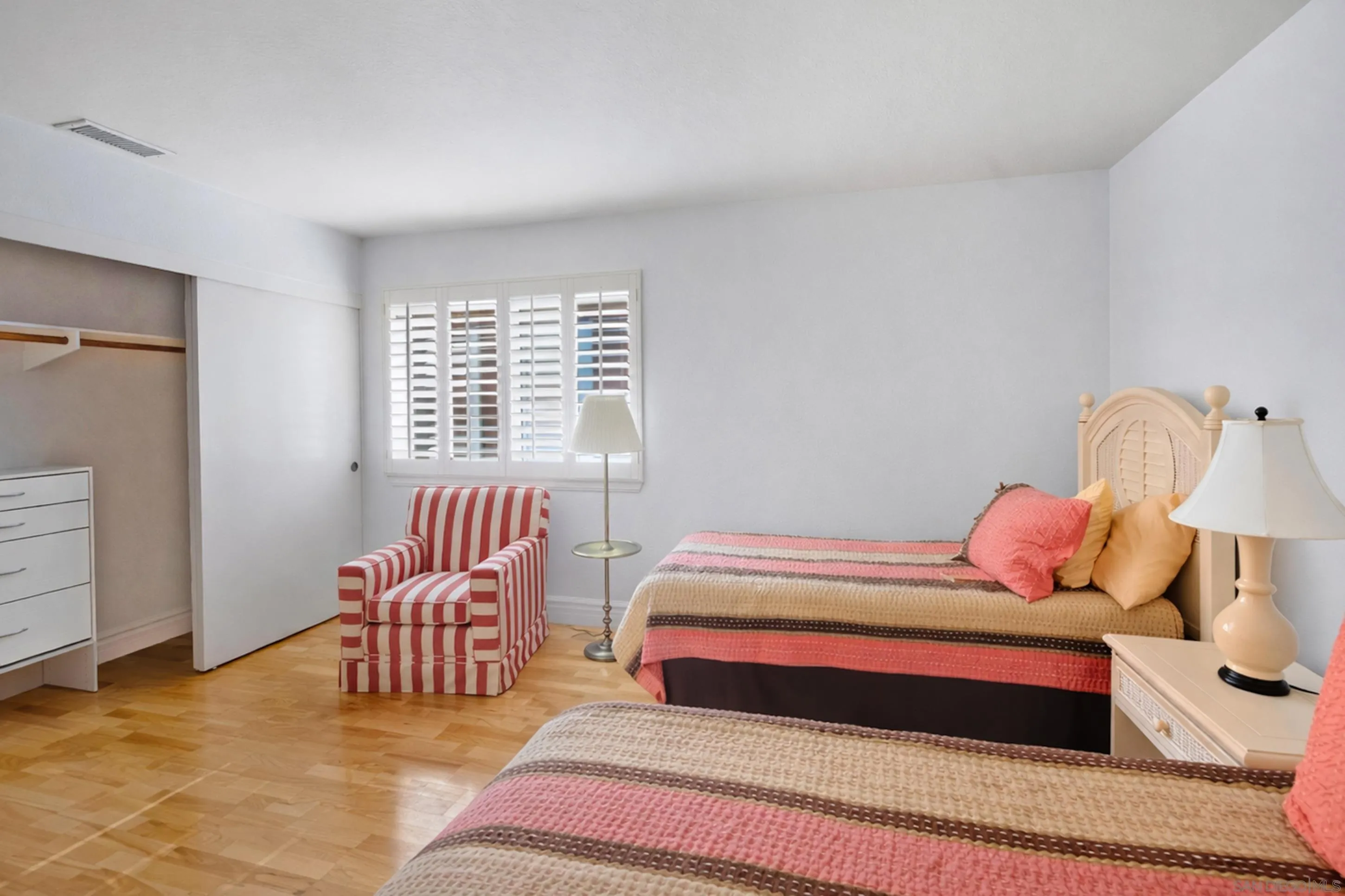https://cdn.realtyfeed.com/cdn/127/260002118/7afe8ac8d050f0b9146ad32de25e968b.webp