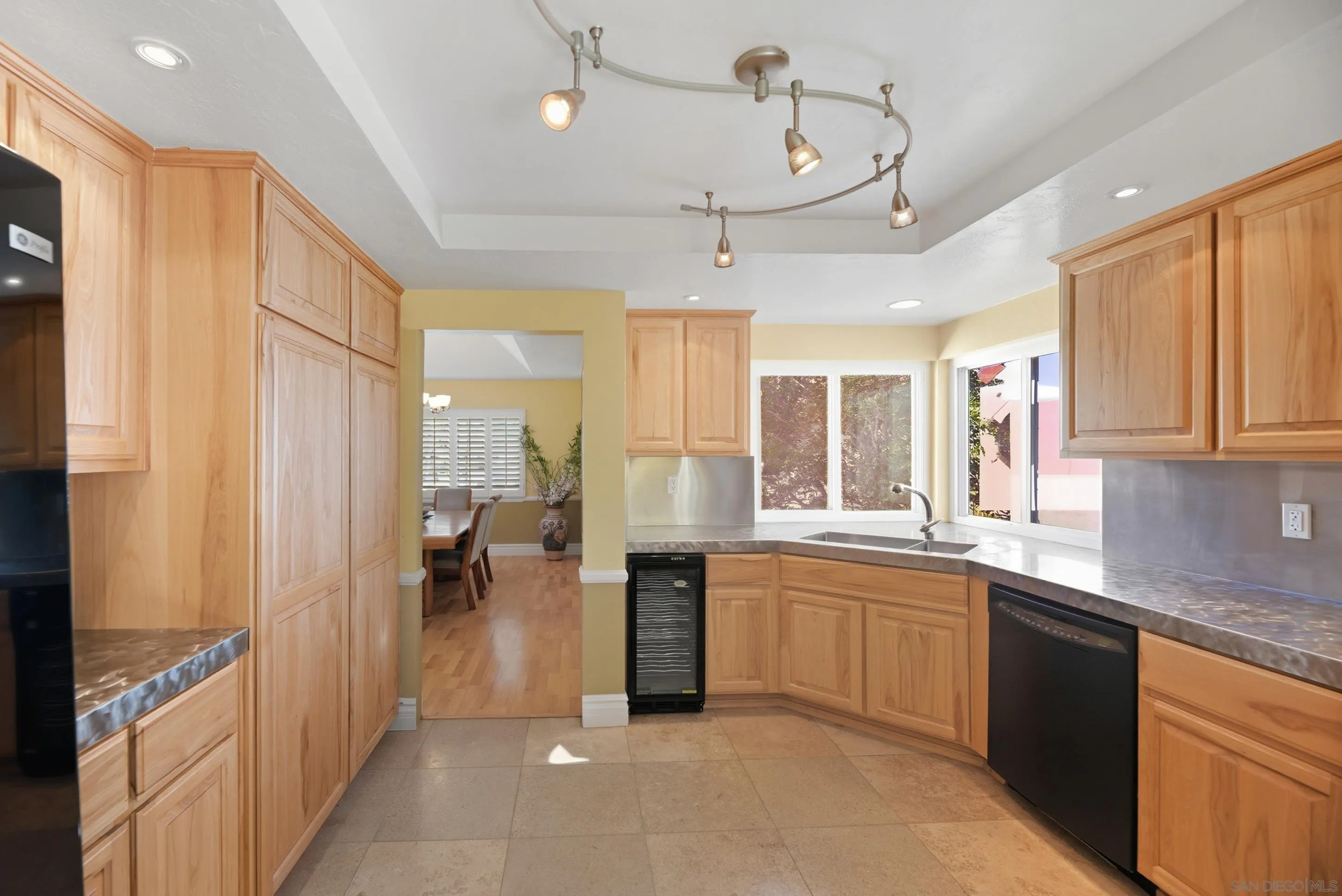 https://cdn.realtyfeed.com/cdn/127/260002118/d2f64e62f57910b86481478cb6dc3457.webp