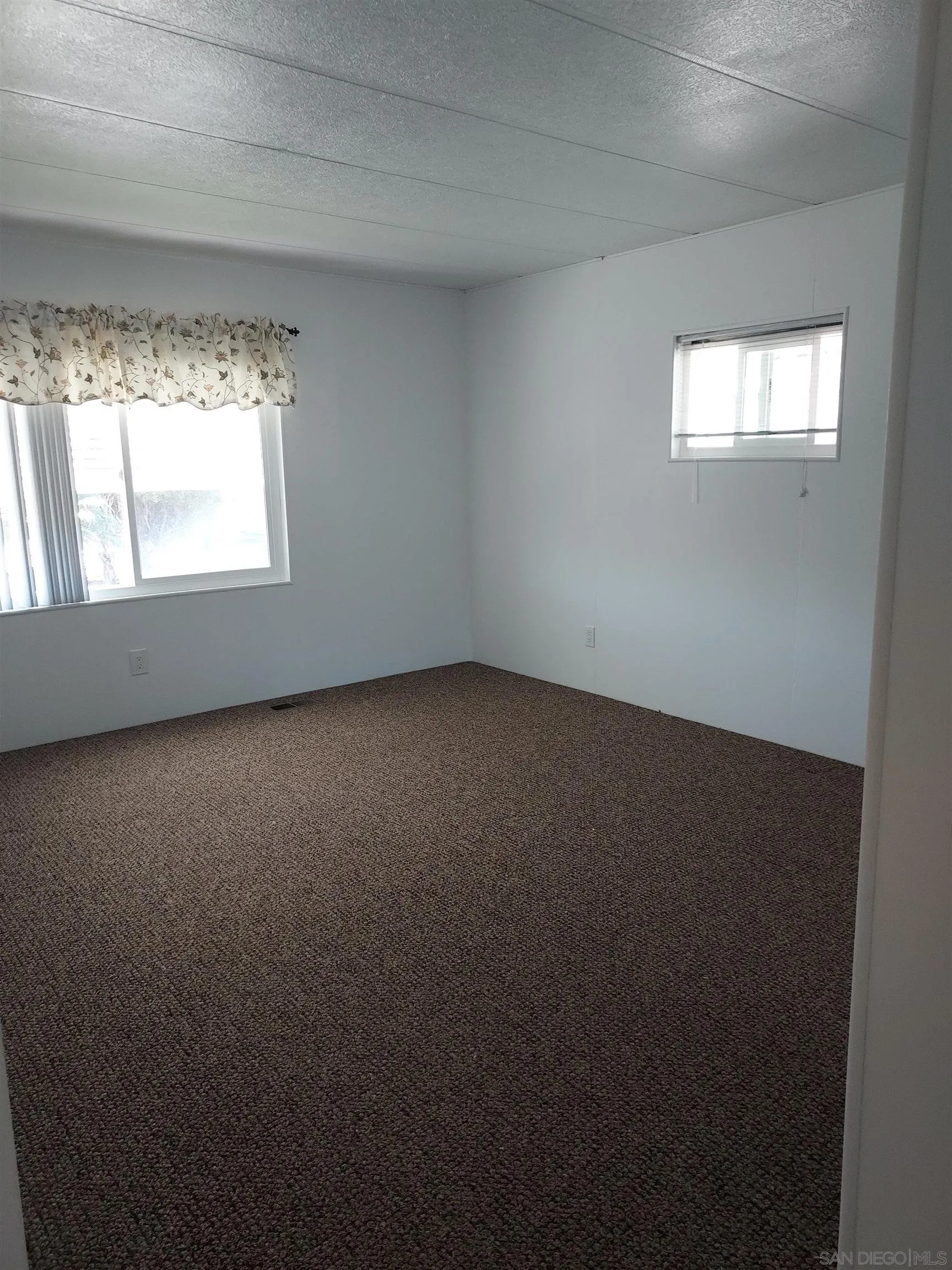 https://cdn.realtyfeed.com/cdn/127/260002121/5cabad2b5c0355a5856112c1a1791ffb.webp