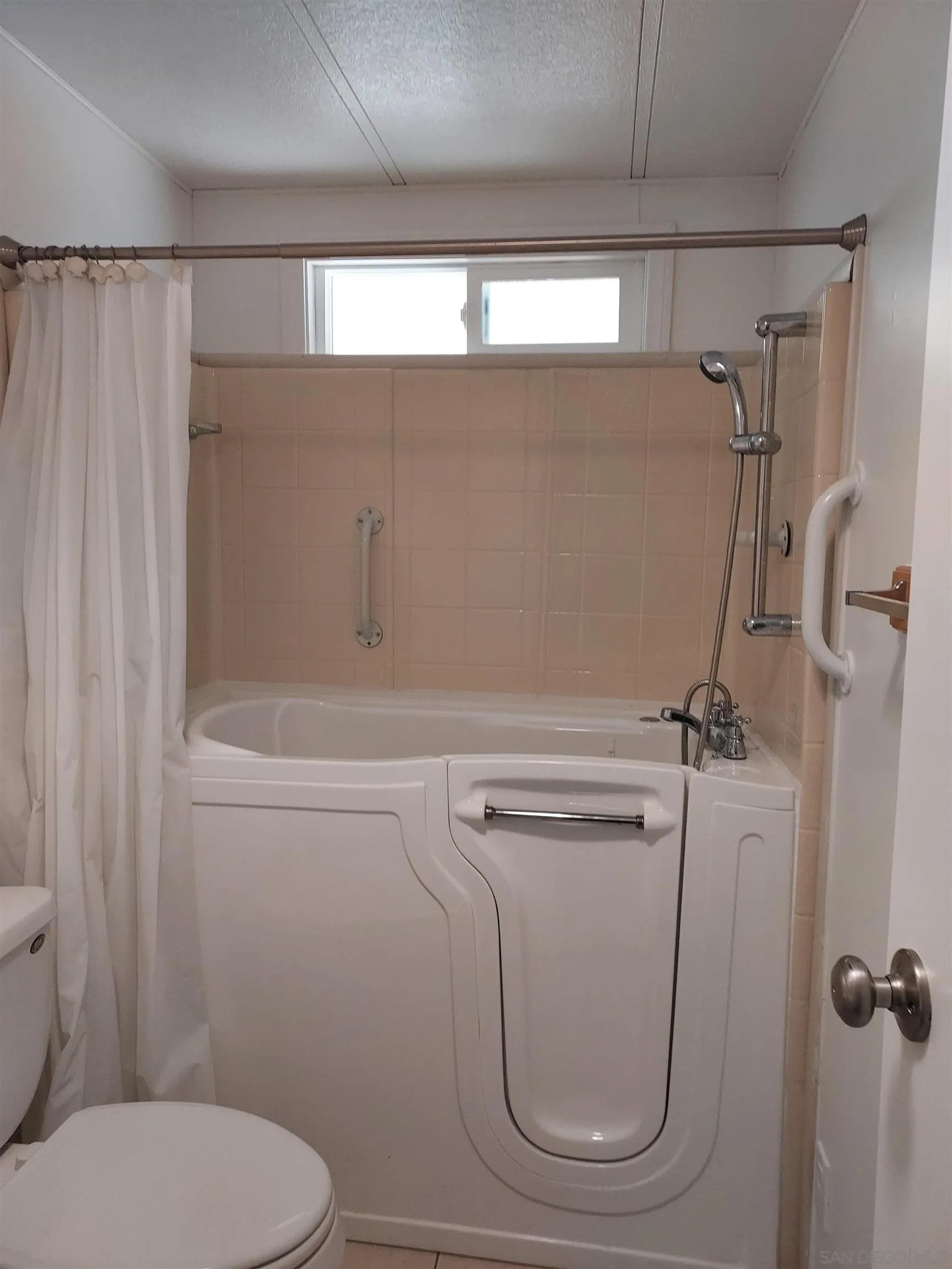 https://cdn.realtyfeed.com/cdn/127/260002121/a61badc2fb80b521ee6c31fc21f4c3b4.webp