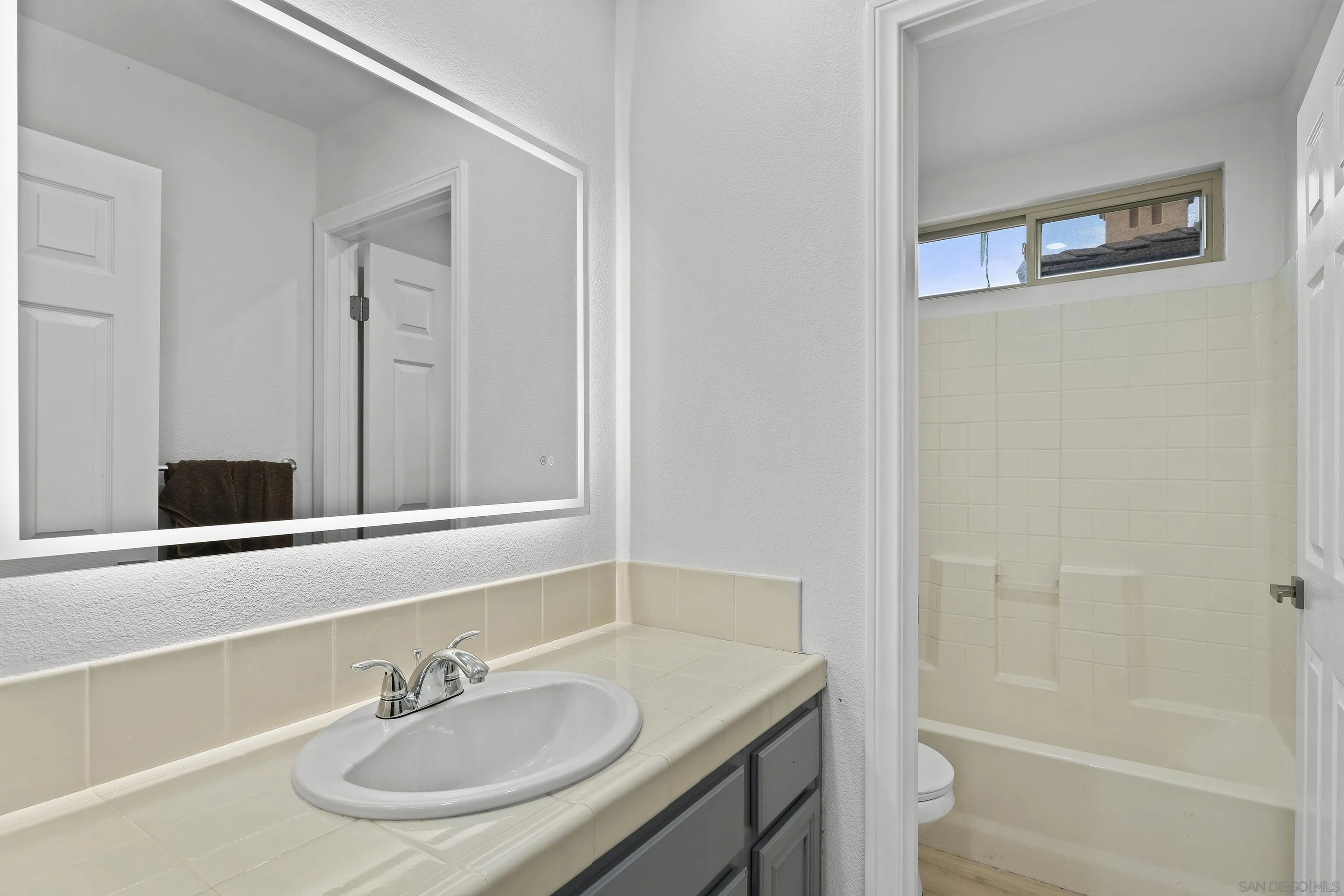 https://cdn.realtyfeed.com/cdn/127/260002123/538a80229c6b1ba16027659f7347ce11.webp