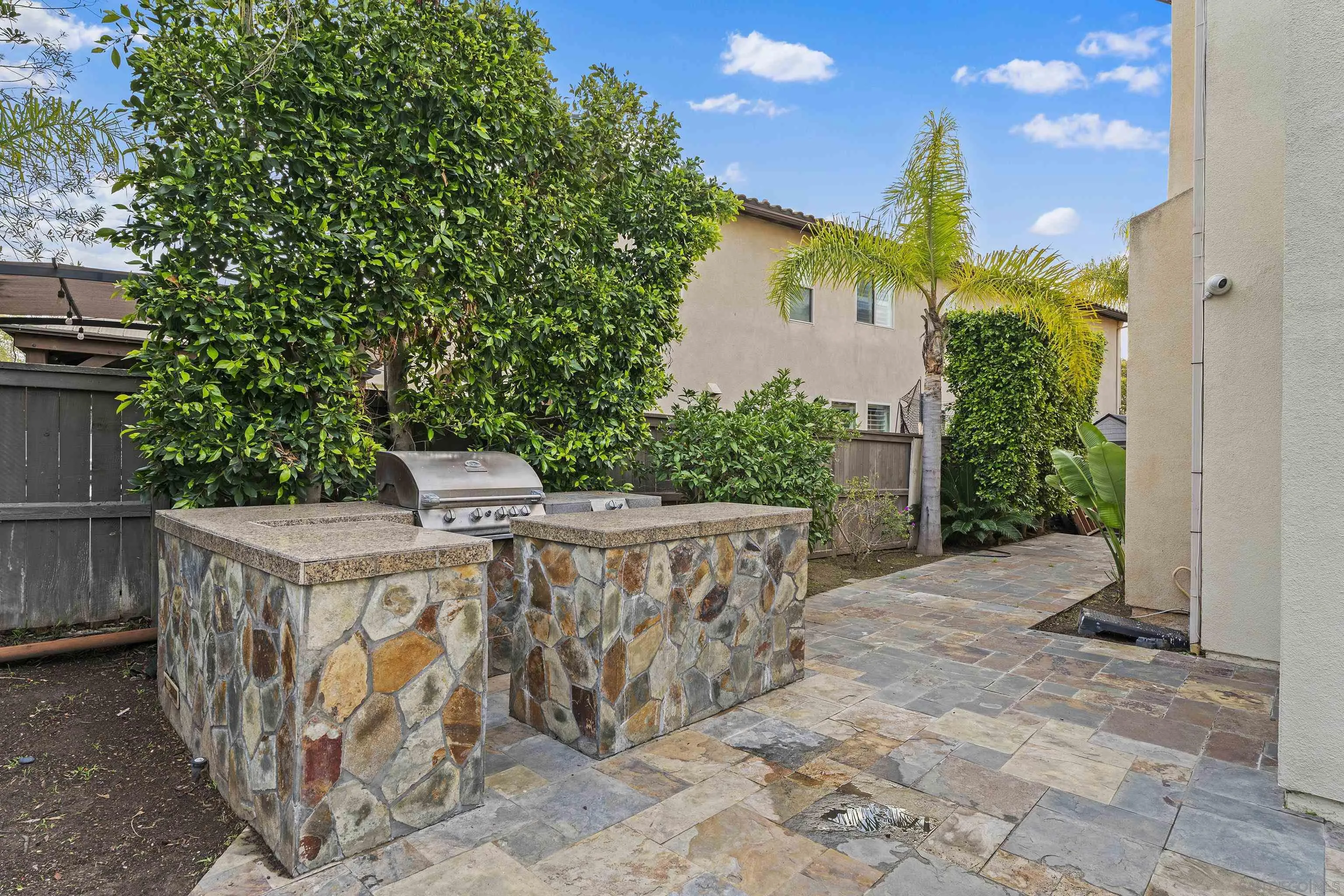 https://cdn.realtyfeed.com/cdn/127/260002123/60d59565c4c6bc19d4b0529ac6f6109f.webp