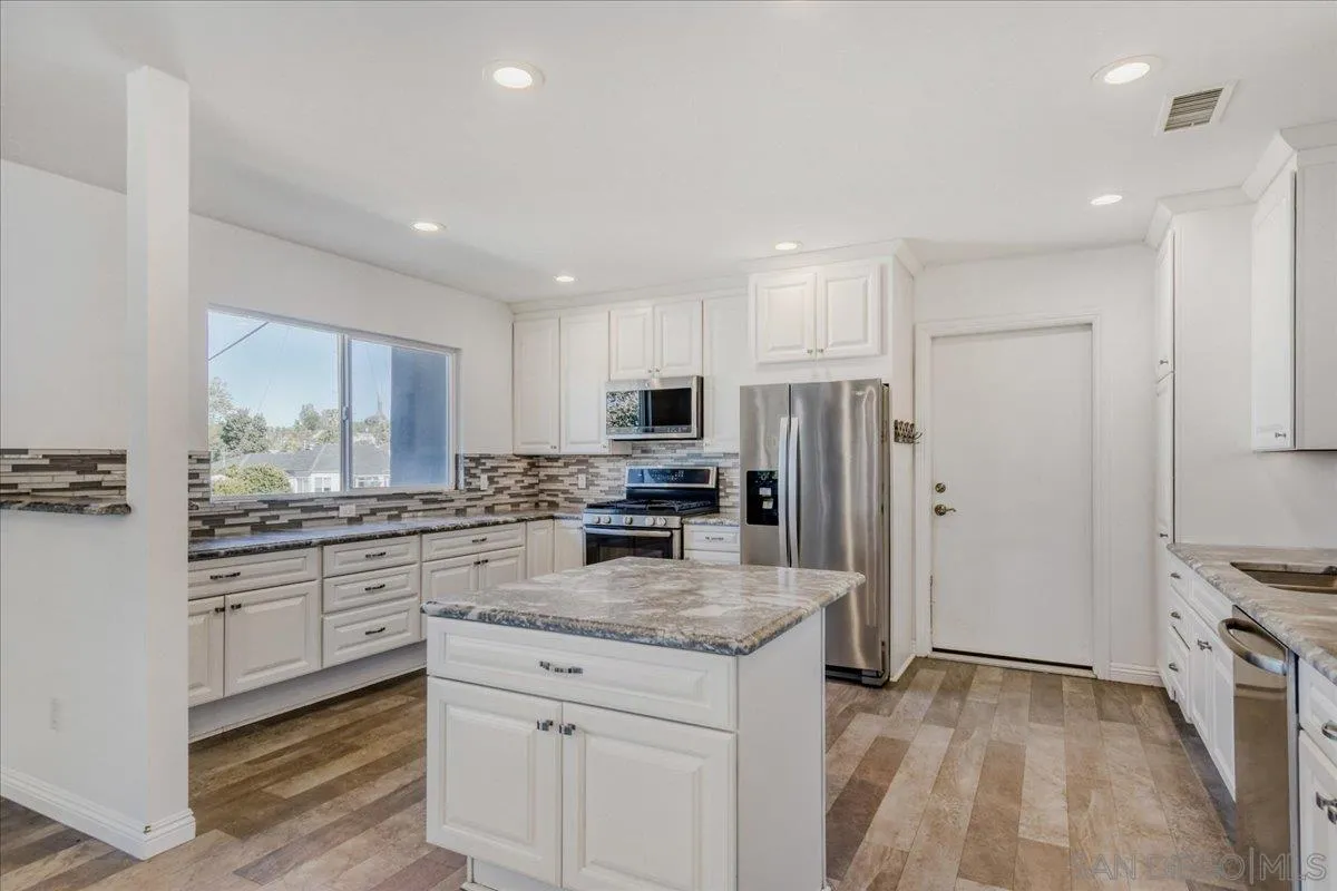 https://cdn.realtyfeed.com/cdn/127/260002130/5a0a09d54ad15d072a7b0467c1711d0c.webp