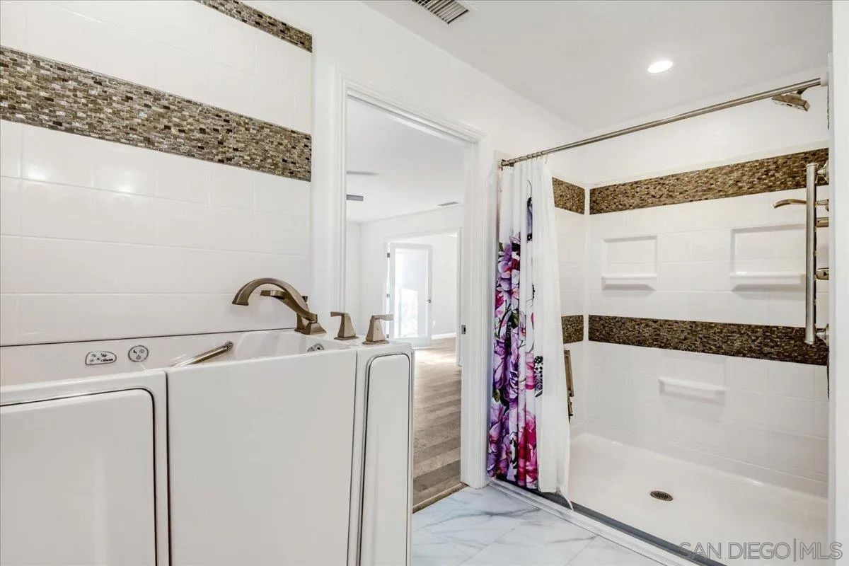 https://cdn.realtyfeed.com/cdn/127/260002130/9485824aac6ed6d46008ddc73b0749e9.webp